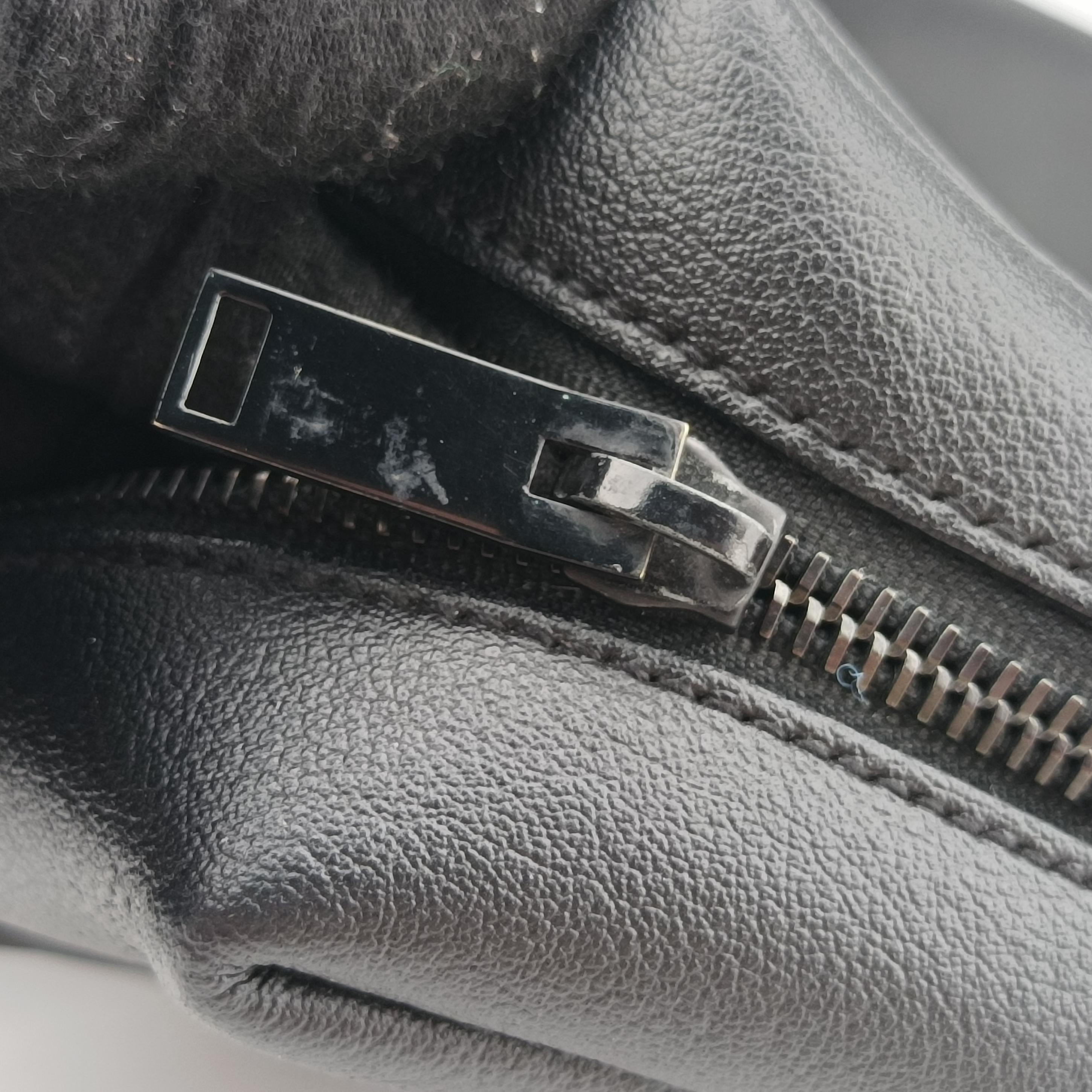 Pre-owned Yves Saint Laurent Bold Black Leather 440606 shoulderbag | stylenewstar