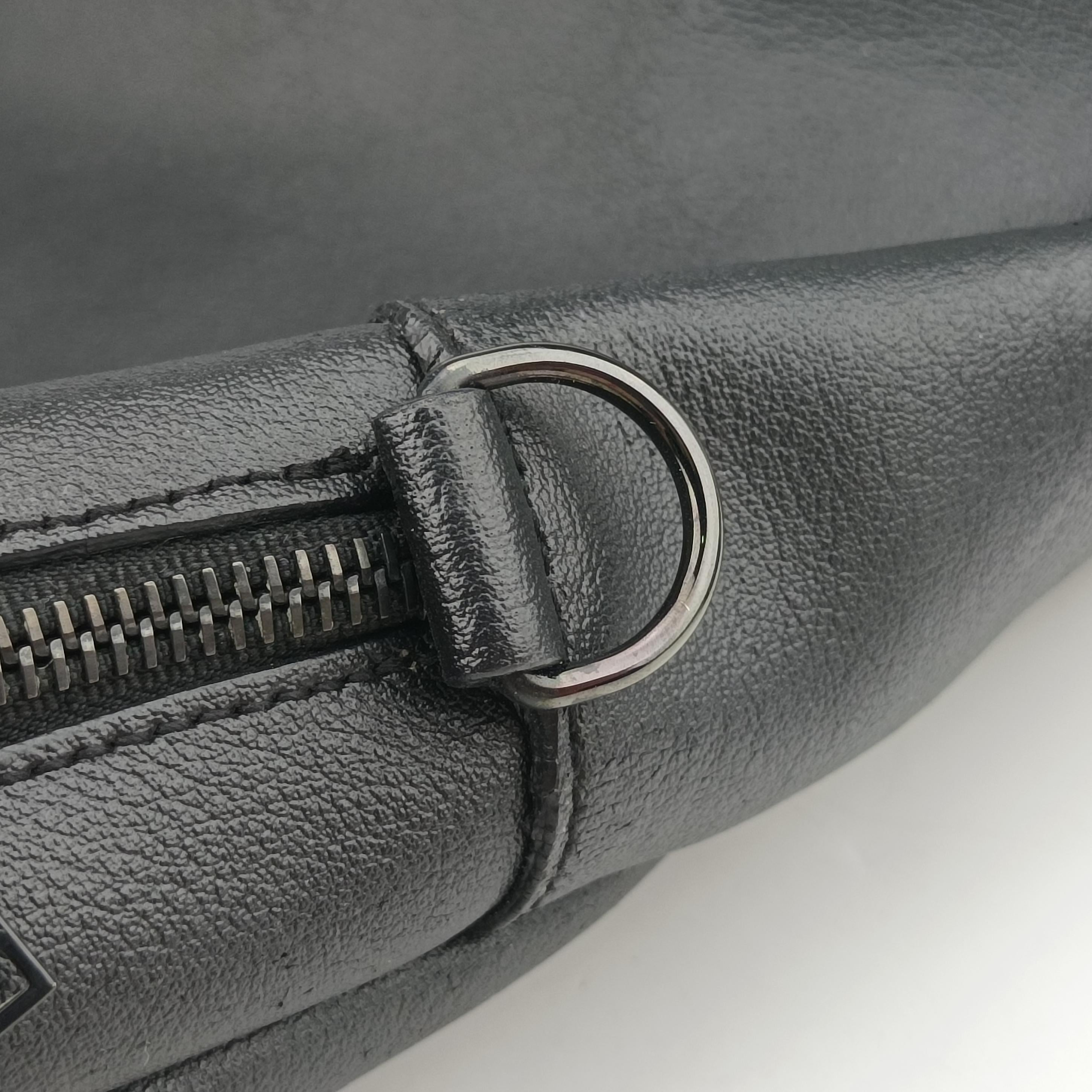 Pre-owned Yves Saint Laurent Bold Black Leather 440606 shoulderbag | stylenewstar