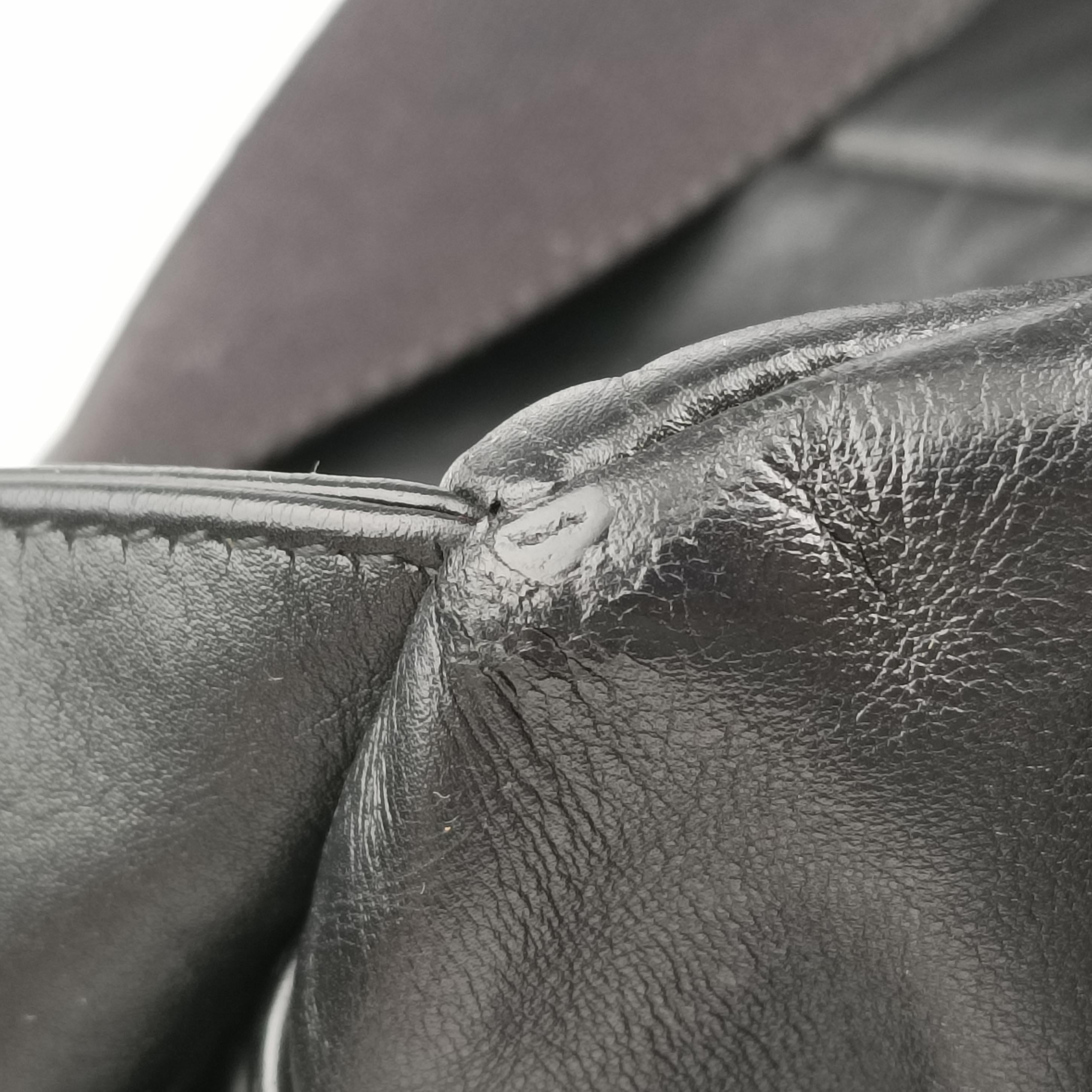 Pre-owned Bottega Veneta Intrecciato Black lambskin  bum bag/waist bag | stylenewstar