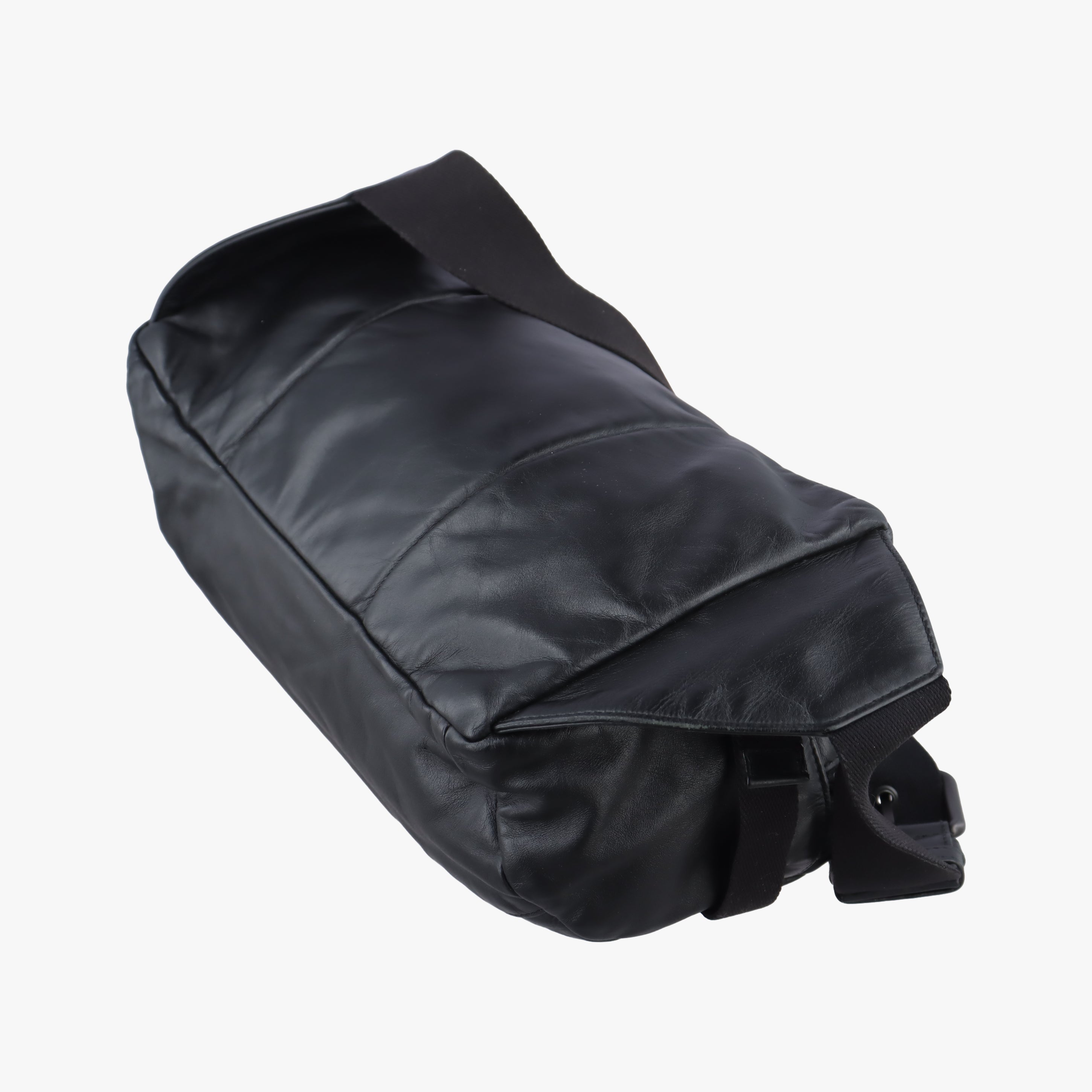 Pre-owned Bottega Veneta Intrecciato Black lambskin  bum bag/waist bag | stylenewstar