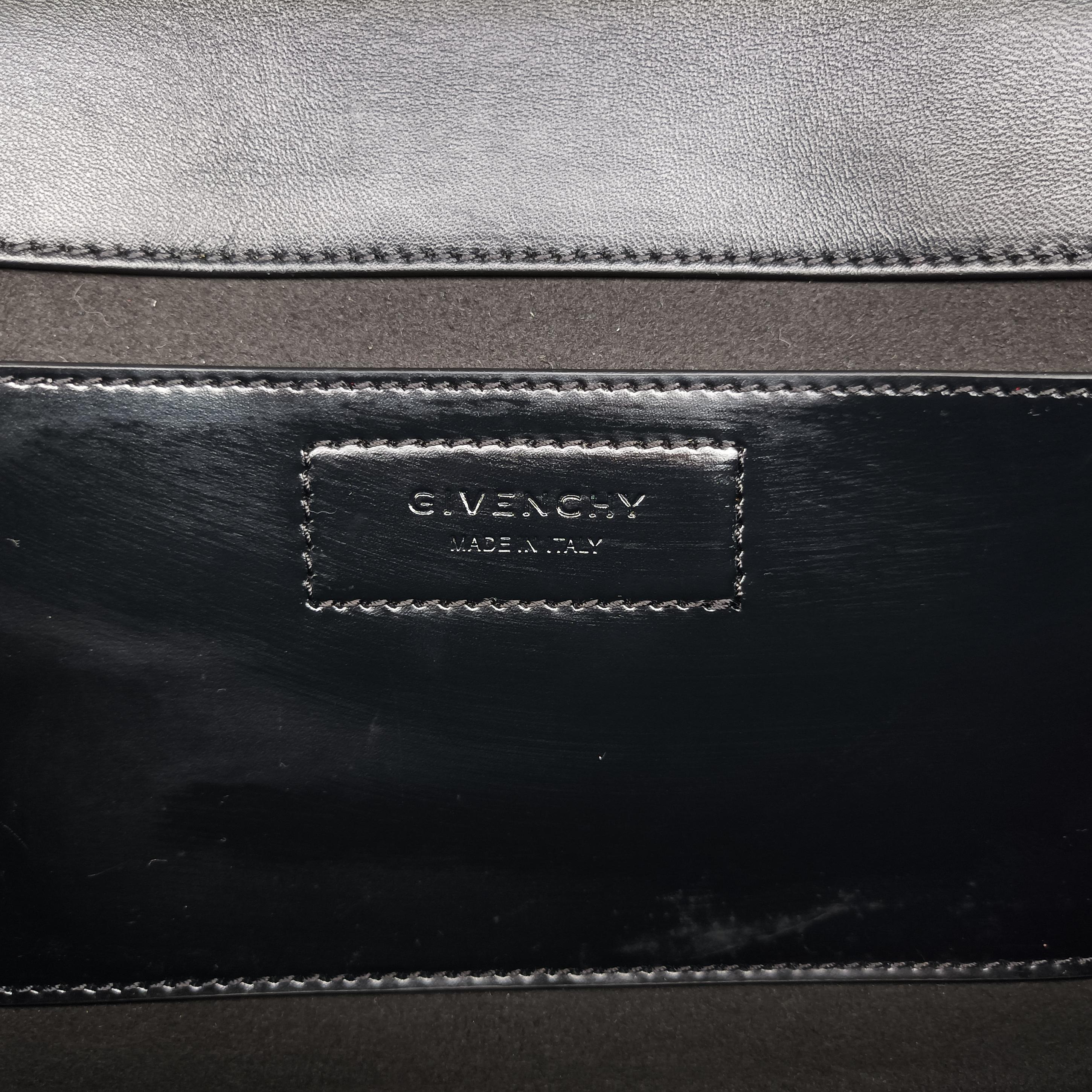 Pre-owned Givenchy Infinity Black leather  shoulderbag | stylenewstar