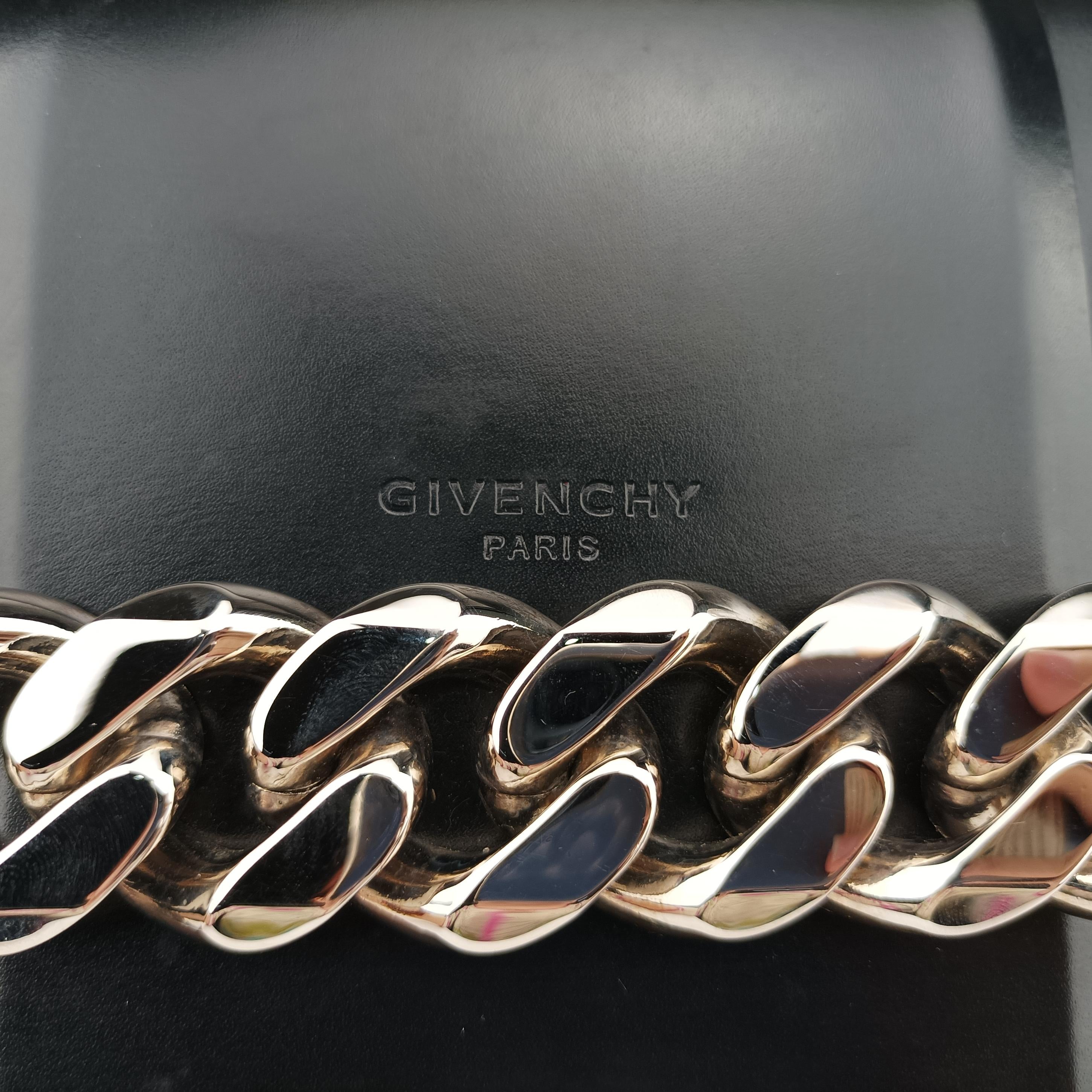 Pre-owned Givenchy Infinity Black leather  shoulderbag | stylenewstar
