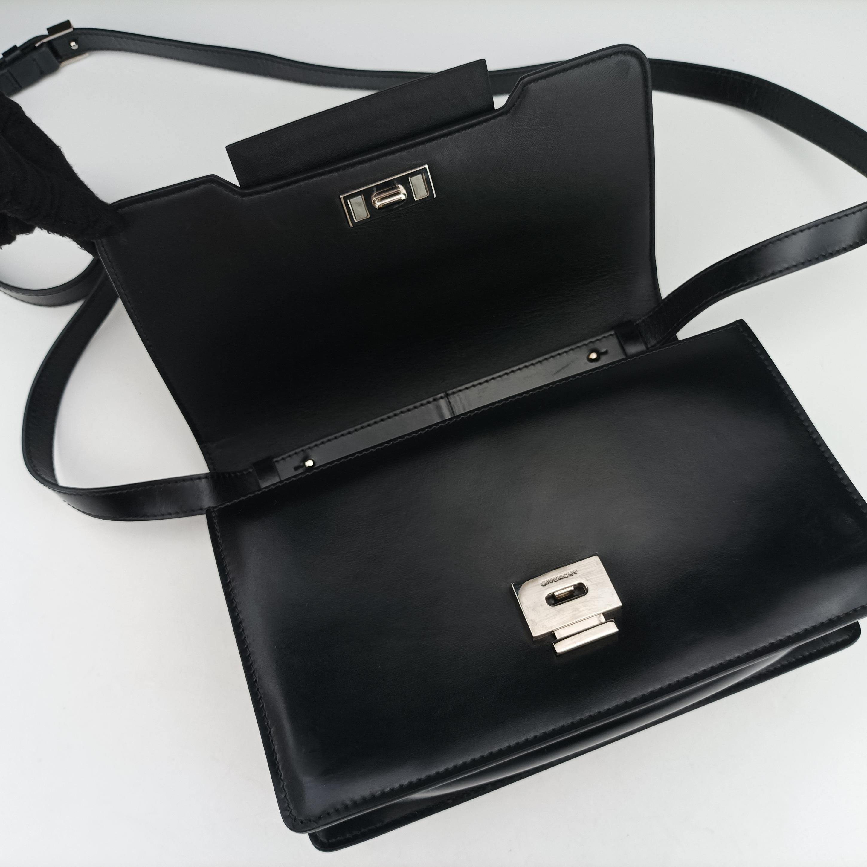 Pre-owned Givenchy Infinity Black leather  shoulderbag | stylenewstar