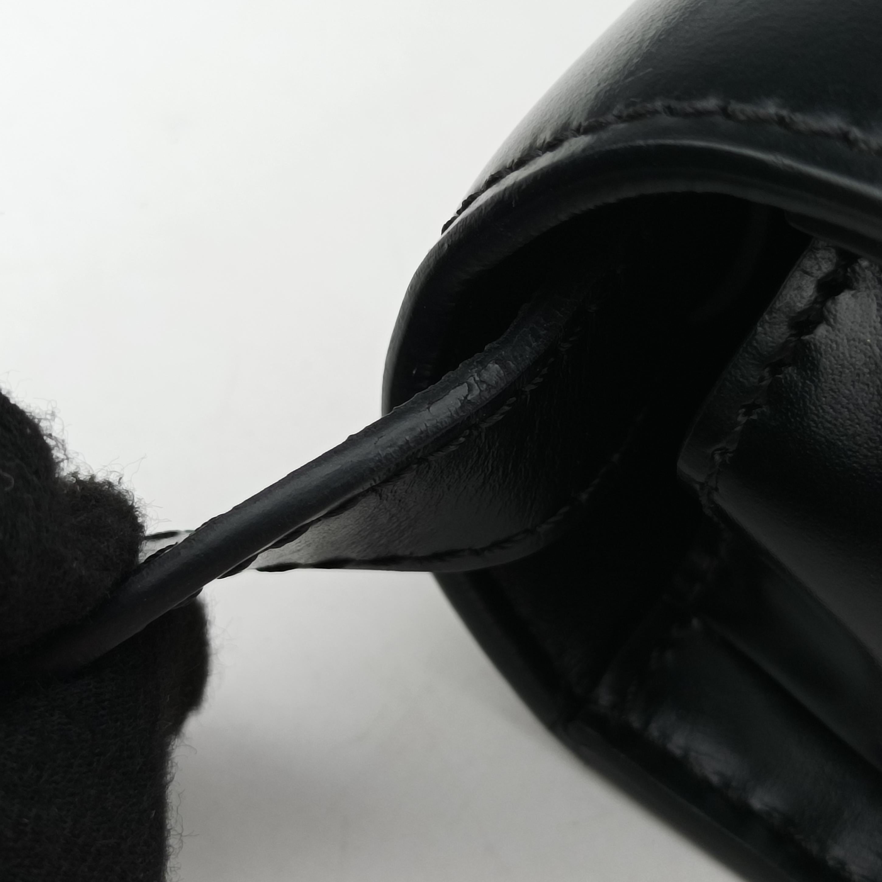 Pre-owned Givenchy Infinity Black leather  shoulderbag | stylenewstar