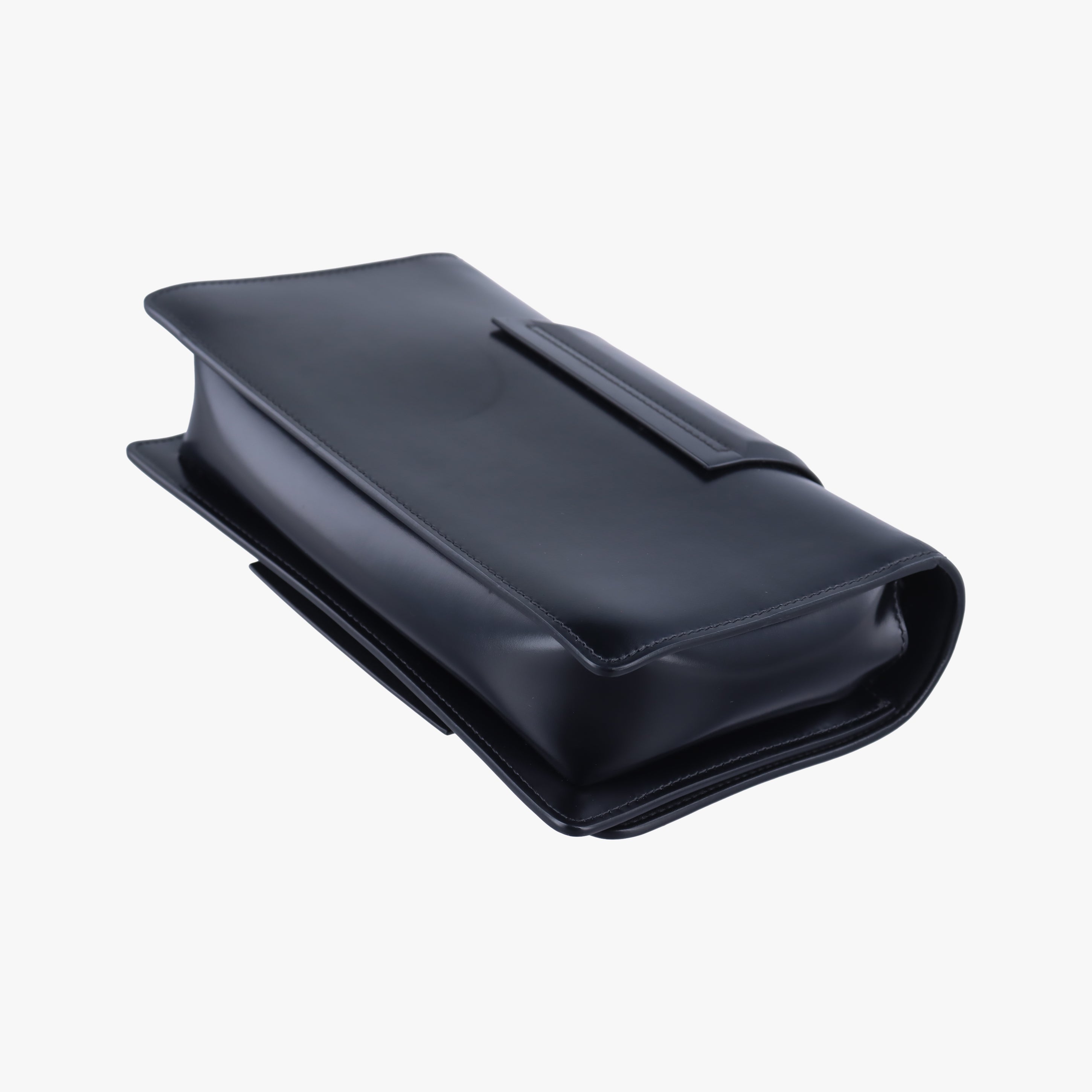 Pre-owned Givenchy Infinity Black leather  shoulderbag | stylenewstar