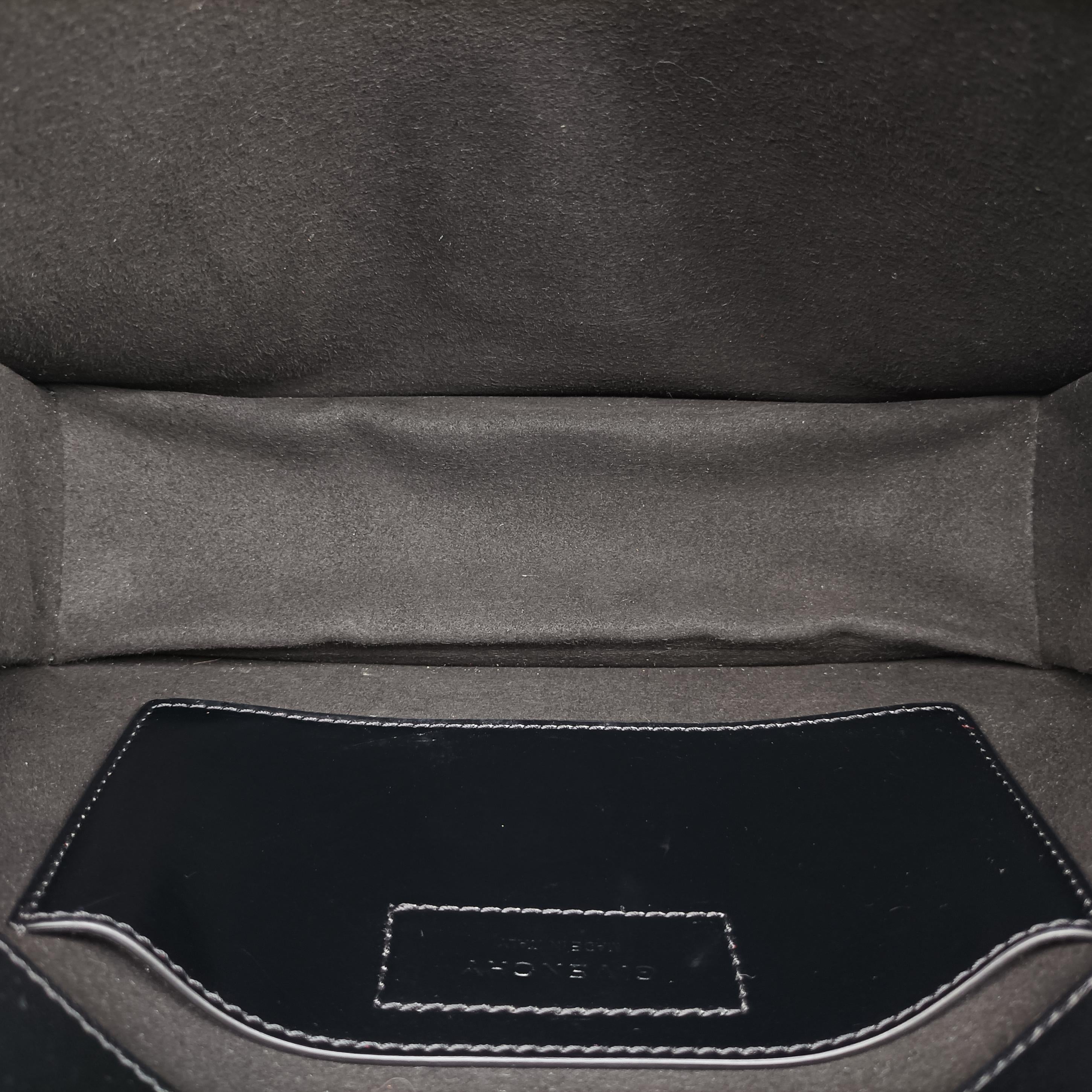 Pre-owned Givenchy Infinity Black leather  shoulderbag | stylenewstar