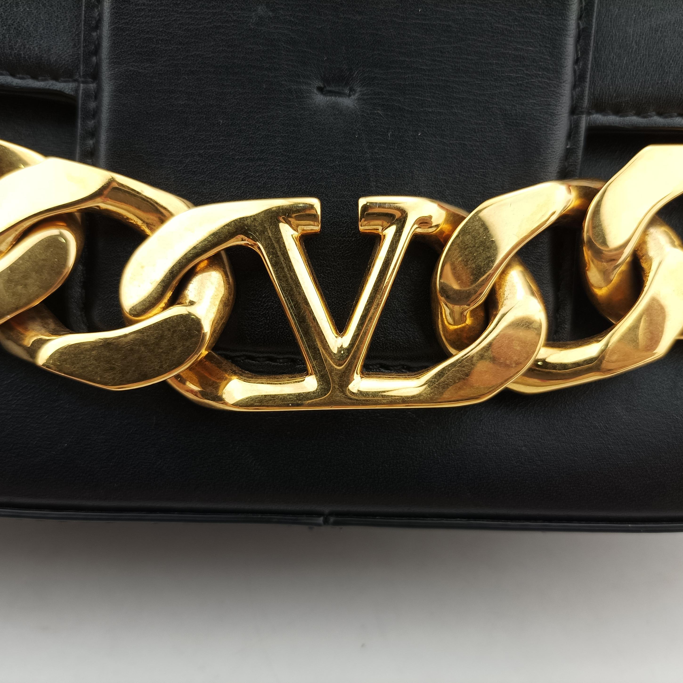 Pre-owned Valentino VLogo Black Leather  shoulderbag | stylenewstar