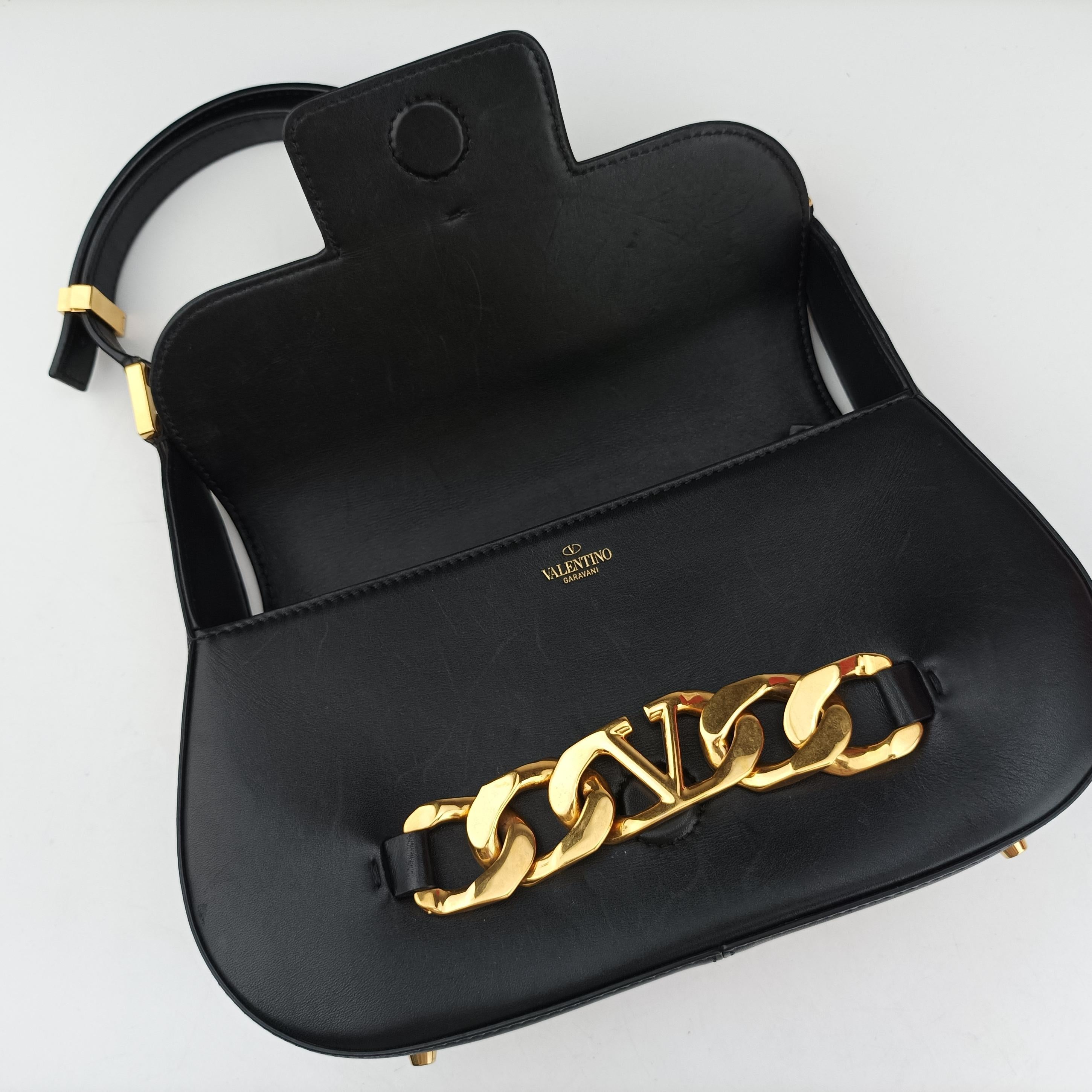 Pre-owned Valentino VLogo Black Leather  shoulderbag | stylenewstar