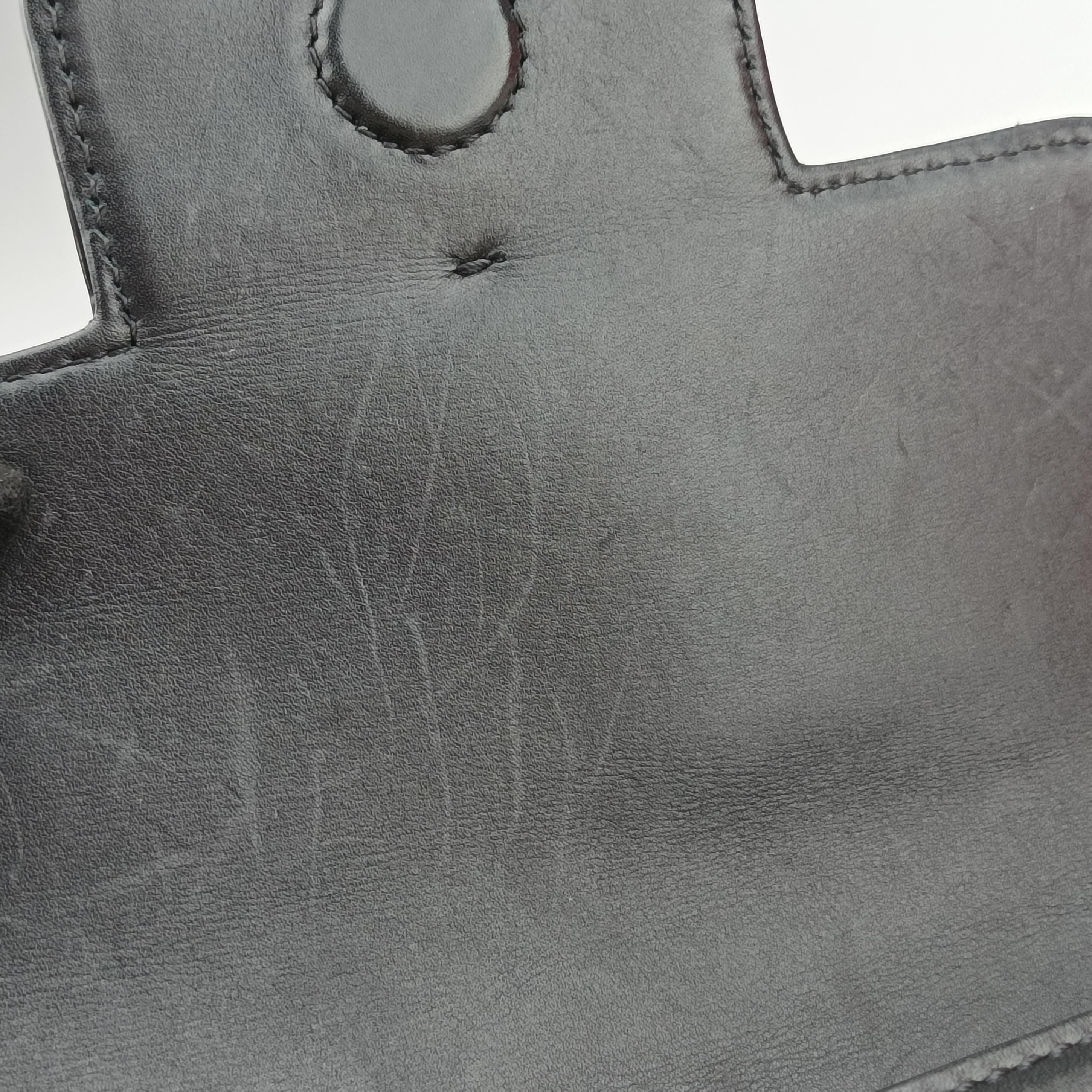 Pre-owned Valentino VLogo Black Leather  shoulderbag | stylenewstar