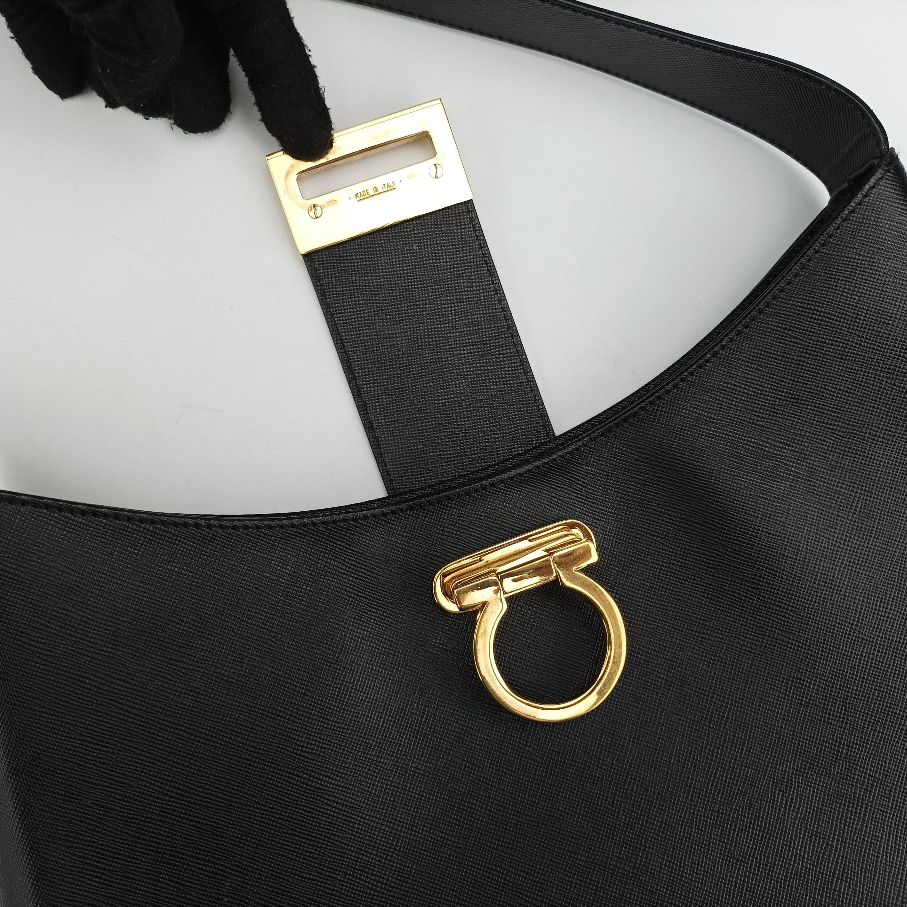 Vintage Ferragamo Gancini Black Leather  shoulderbag | stylenewstar