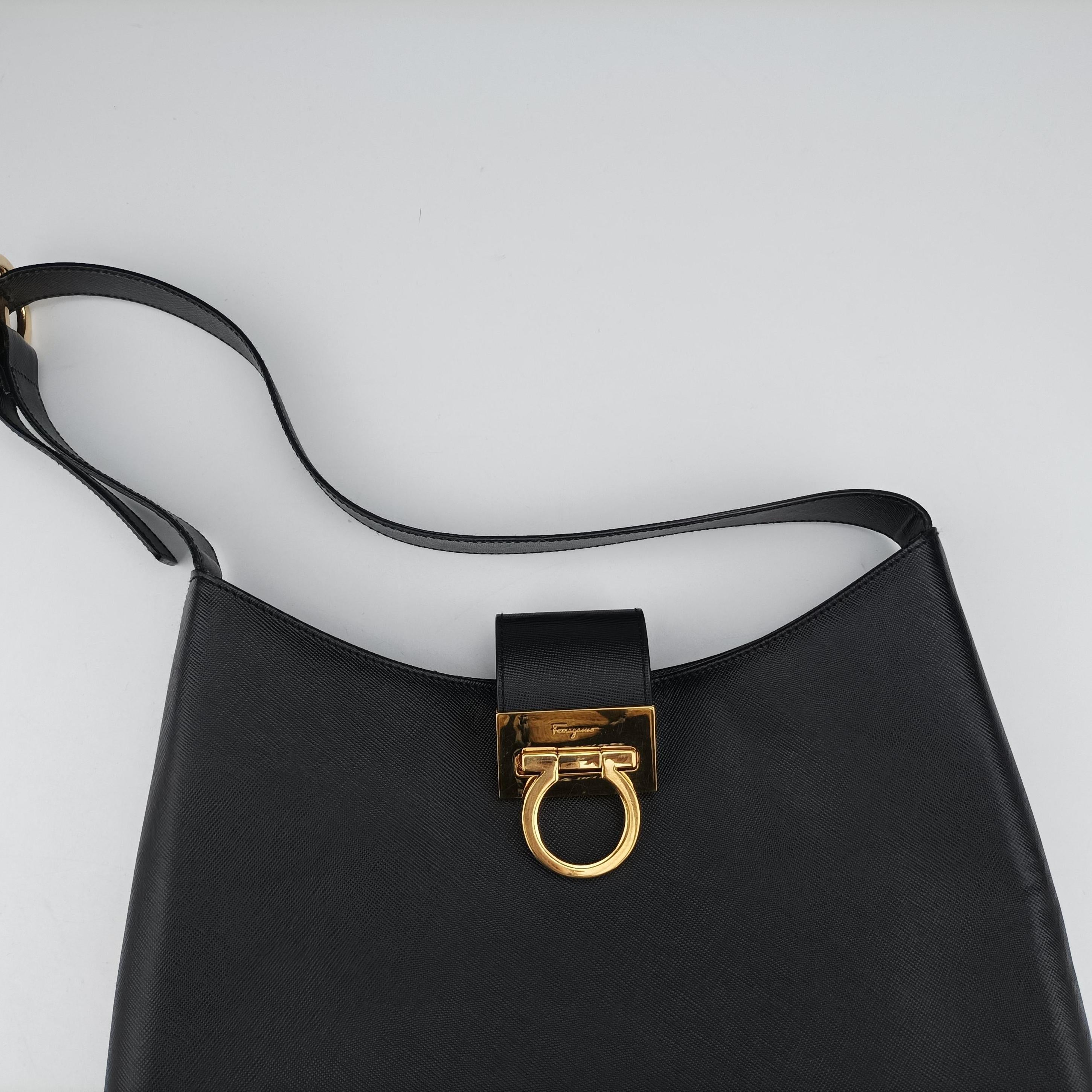 Vintage Ferragamo Gancini Black Leather  shoulderbag | stylenewstar