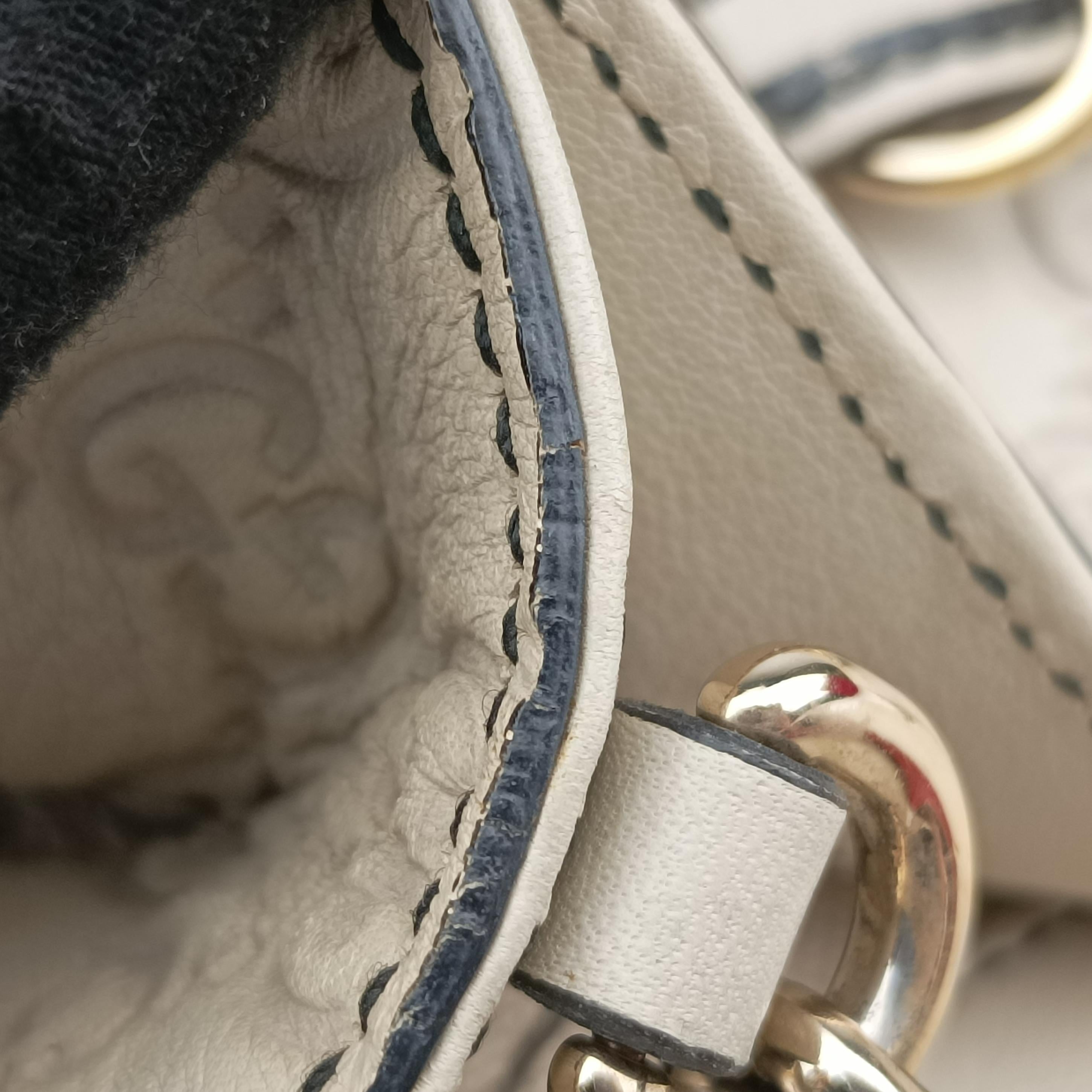 Pre-owned Gucci Emily White Leather 295402 shoulderbag | stylenewstar