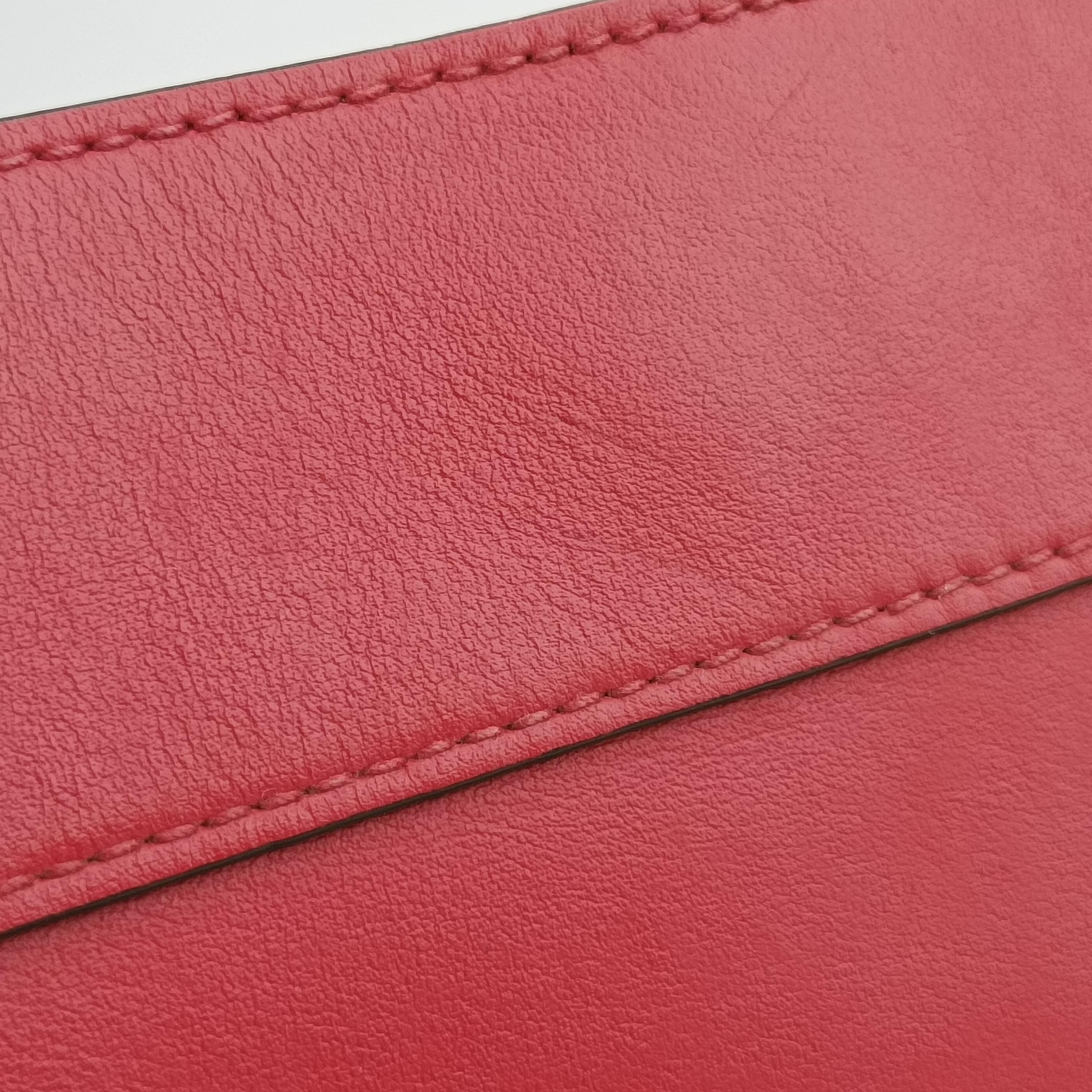 Vintage Prada Maggit Red × Black leather 1BC082 shoulderbag | stylenewstar