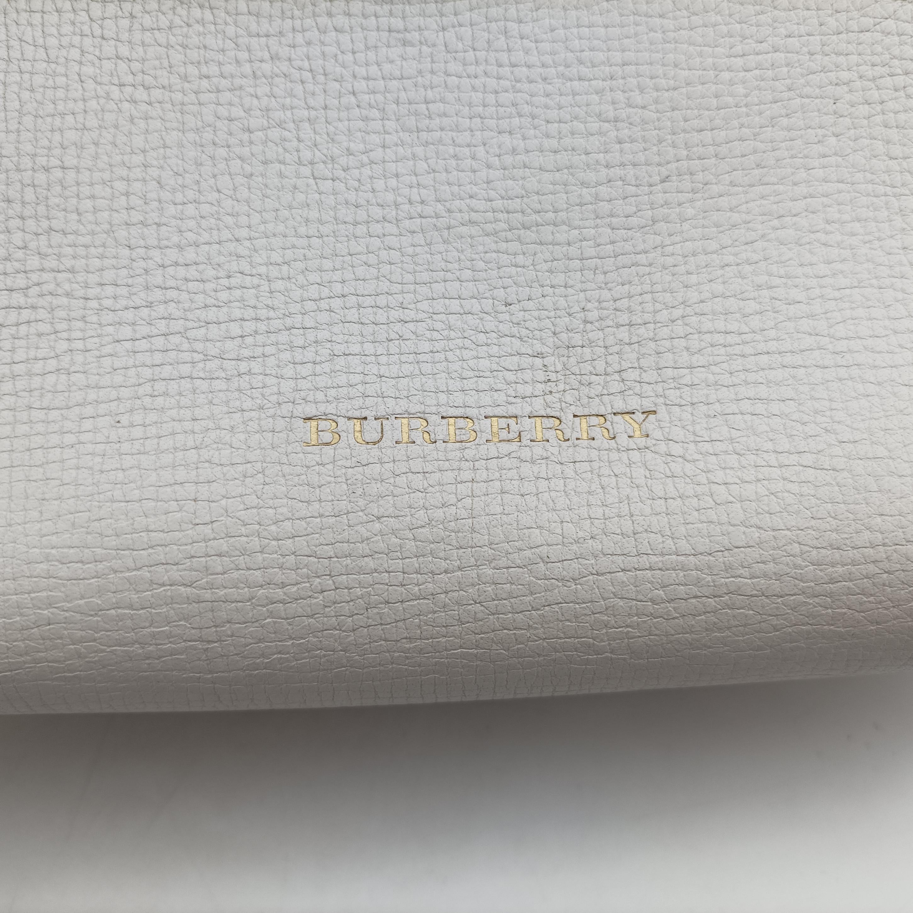 Vintage Burberry House Check The Banner White Leather  shoulderbag | stylenewstar
