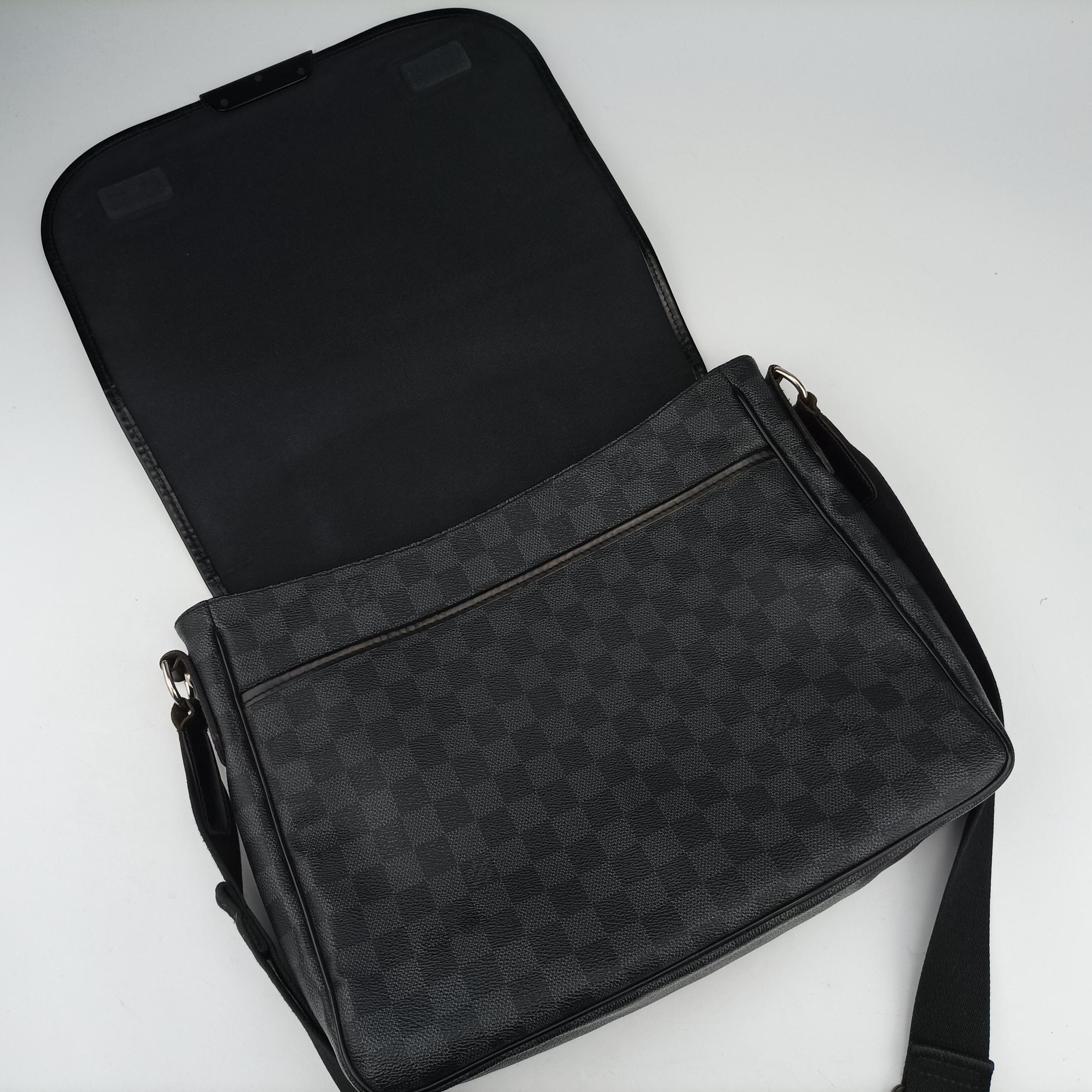Pre-owned Louis Vuitton DANIEL MM Noir Damier GRAPHITE N58029 shoulderbag | stylenewstar