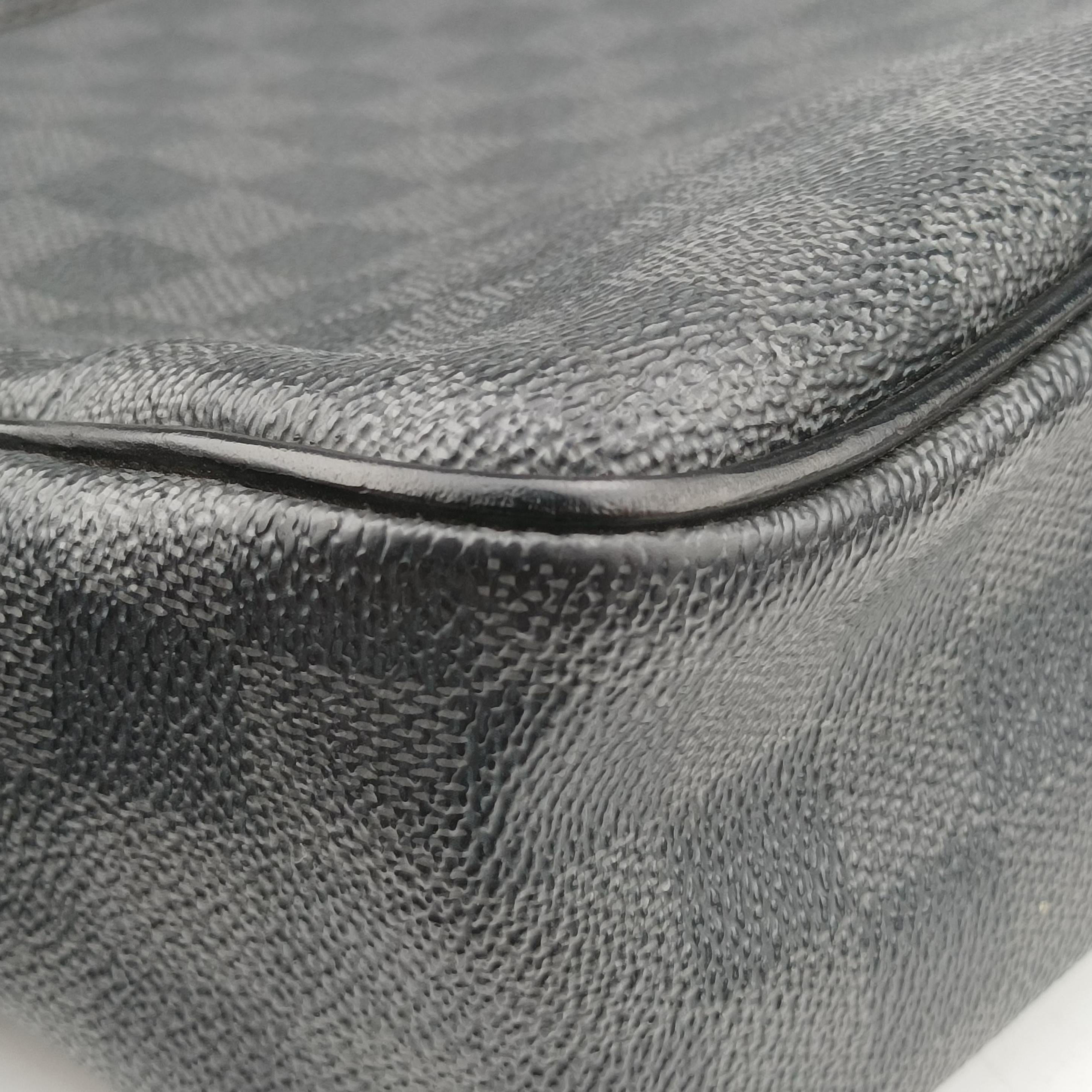 Pre-owned Louis Vuitton DANIEL MM Noir Damier GRAPHITE N58029 shoulderbag | stylenewstar