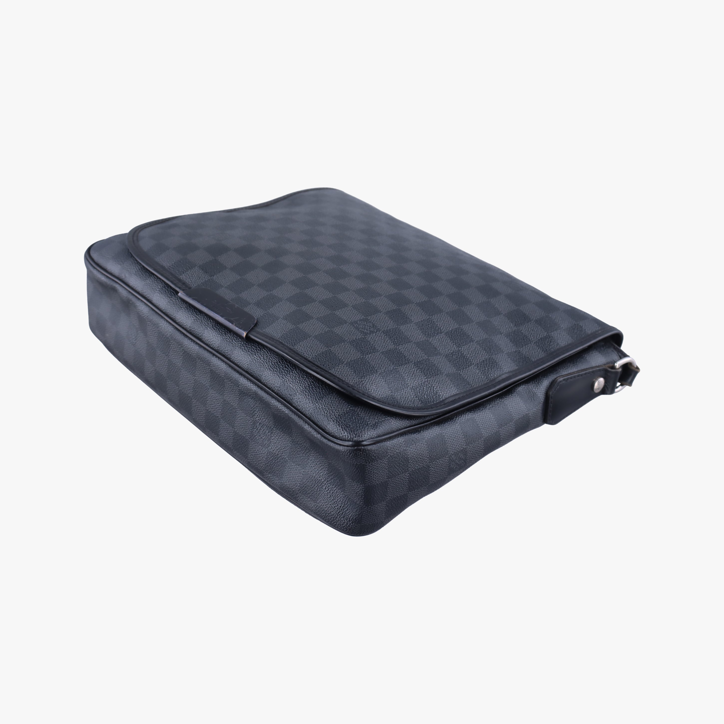 Pre-owned Louis Vuitton DANIEL MM Noir Damier GRAPHITE N58029 shoulderbag | stylenewstar