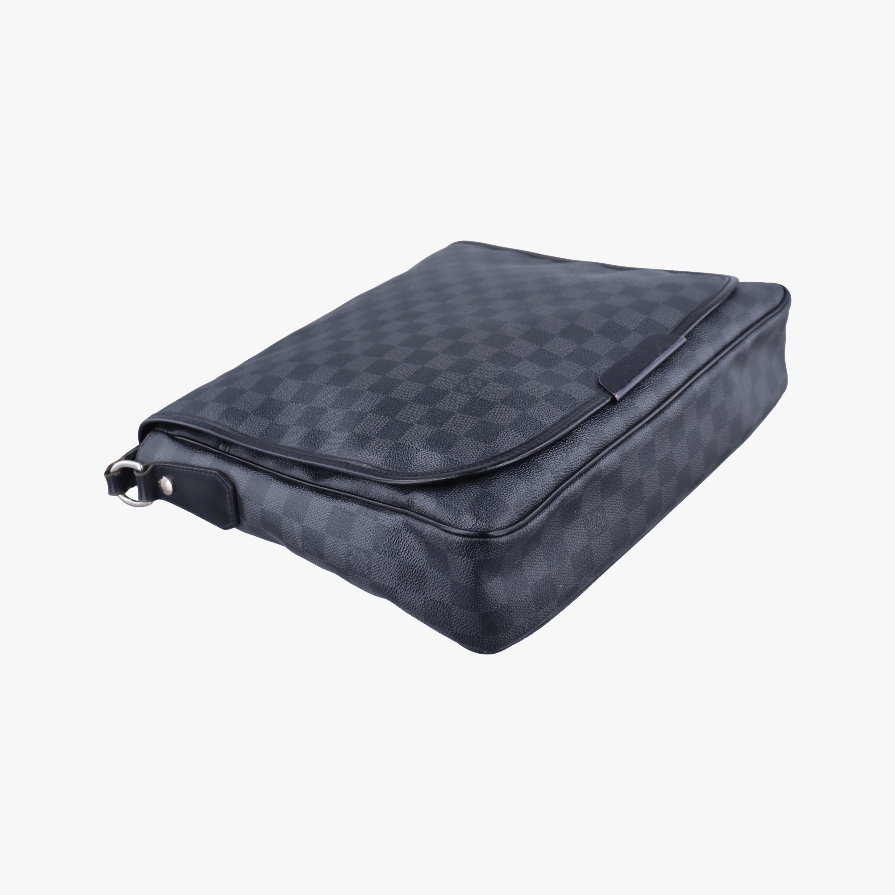 Pre-owned Louis Vuitton DANIEL MM Noir Damier GRAPHITE N58029 shoulderbag | stylenewstar