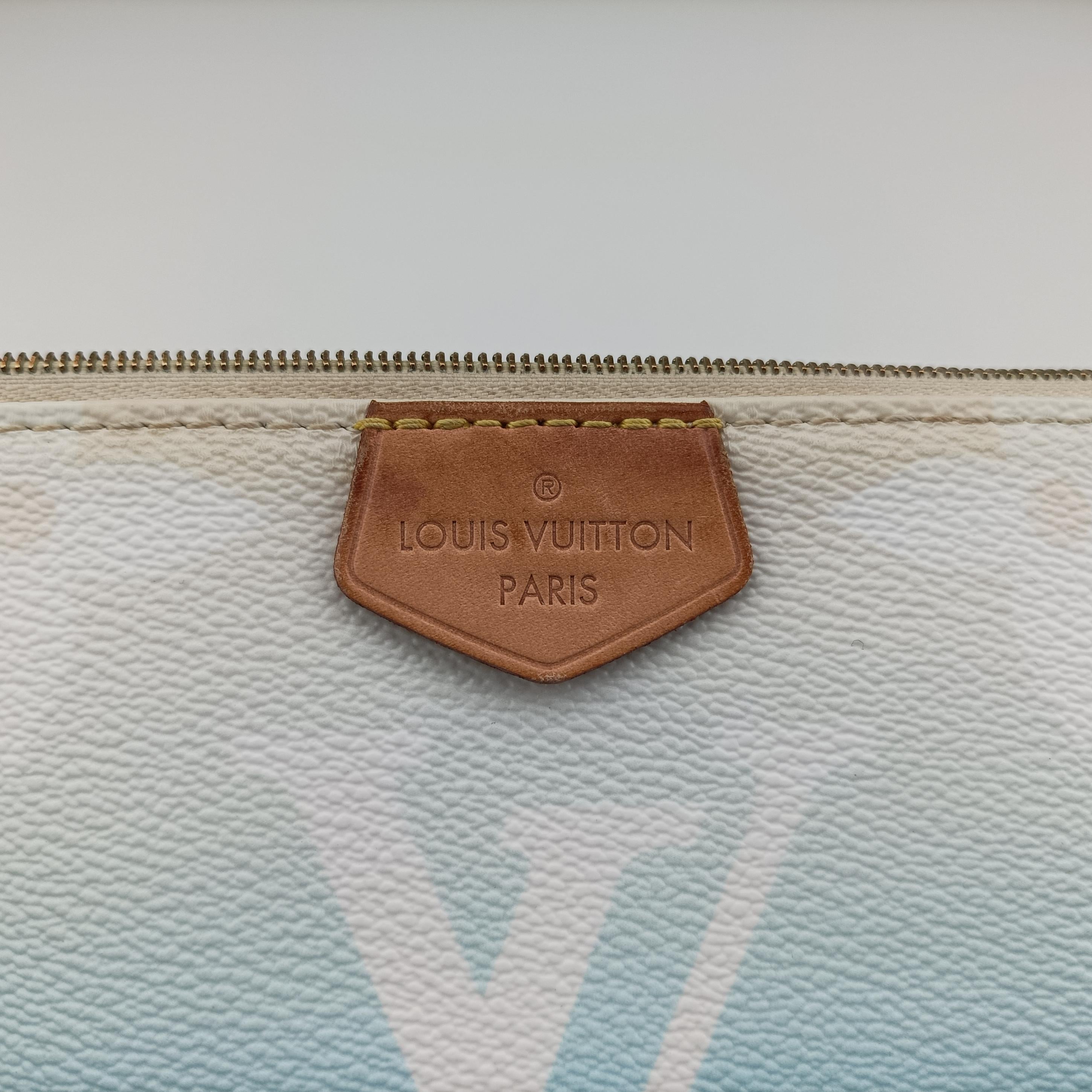 Pre-owned Louis Vuitton MULTI POCHETTE ACCESSOIRES Blue Gradient Monogram Giant M57633 shoulderbag | stylenewstar