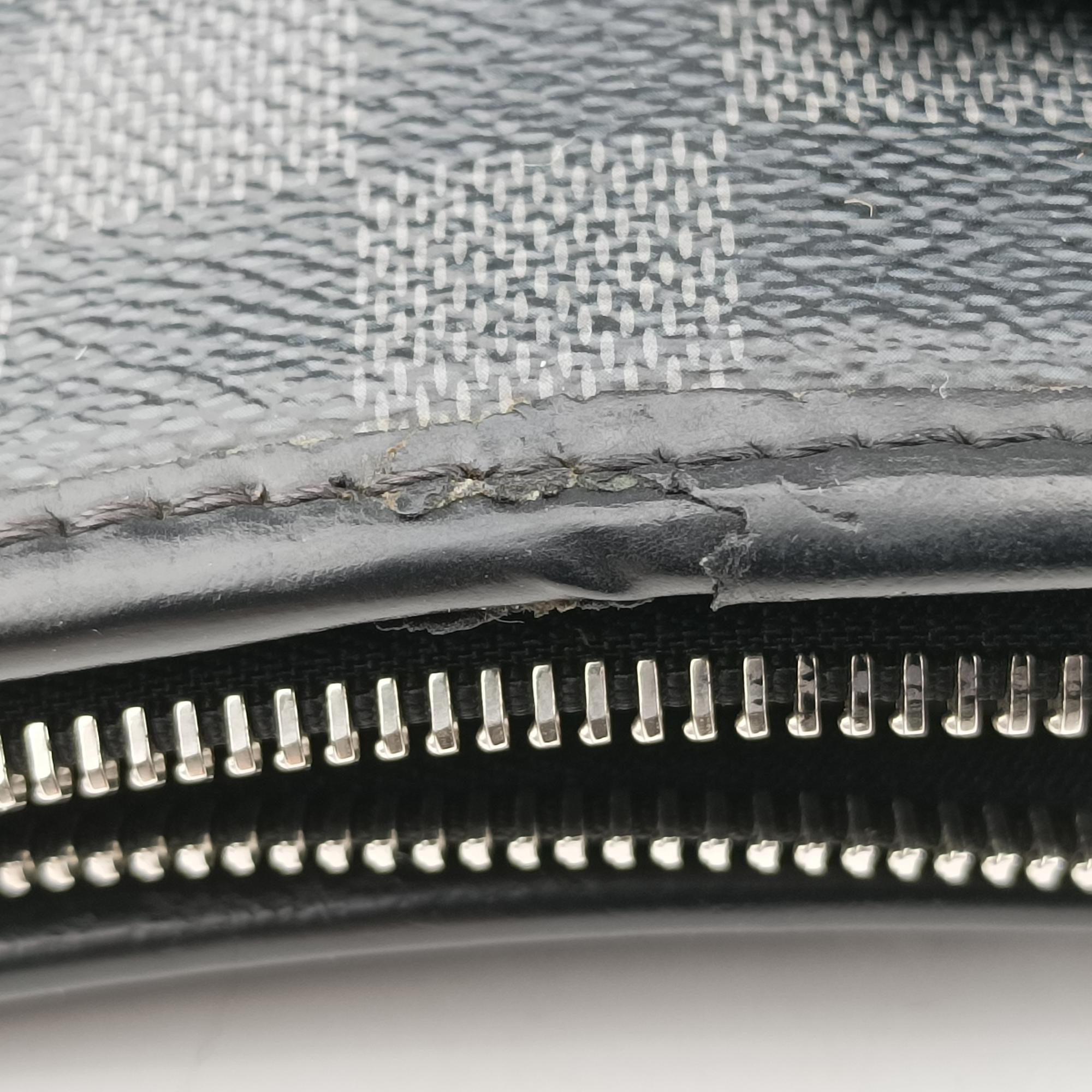 Secondhand Louis Vuitton TADAO Noir Damier Graphite N51192 shoulderbag | stylenewstar