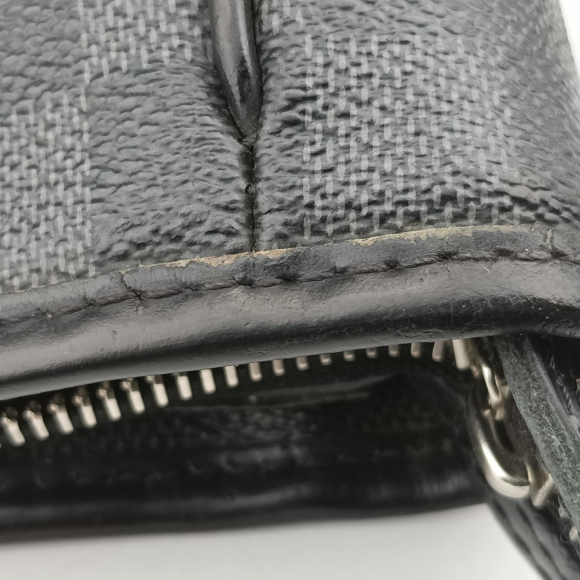Secondhand Louis Vuitton TADAO Noir Damier Graphite N51192 shoulderbag | stylenewstar