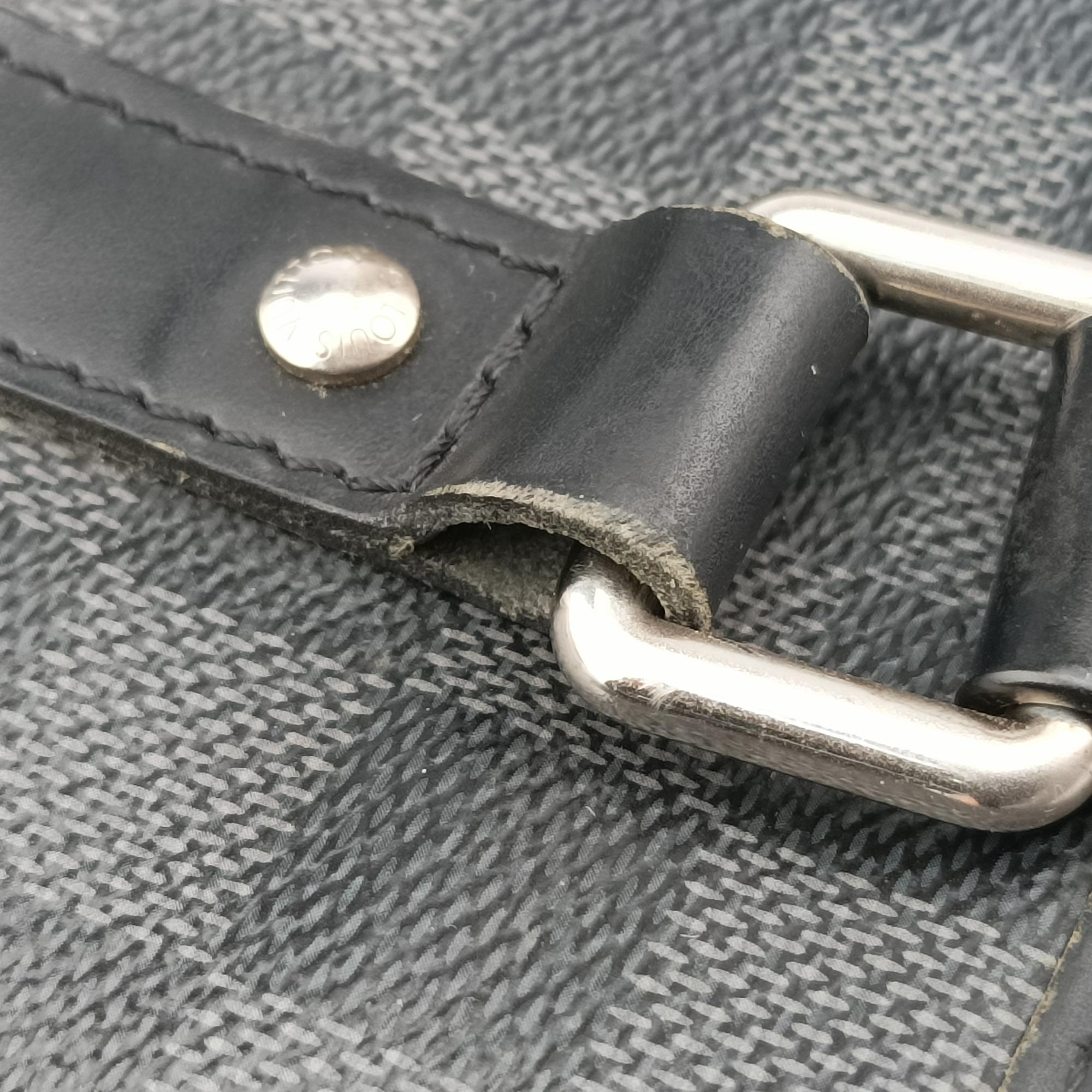 Secondhand Louis Vuitton TADAO Noir Damier Graphite N51192 shoulderbag | stylenewstar