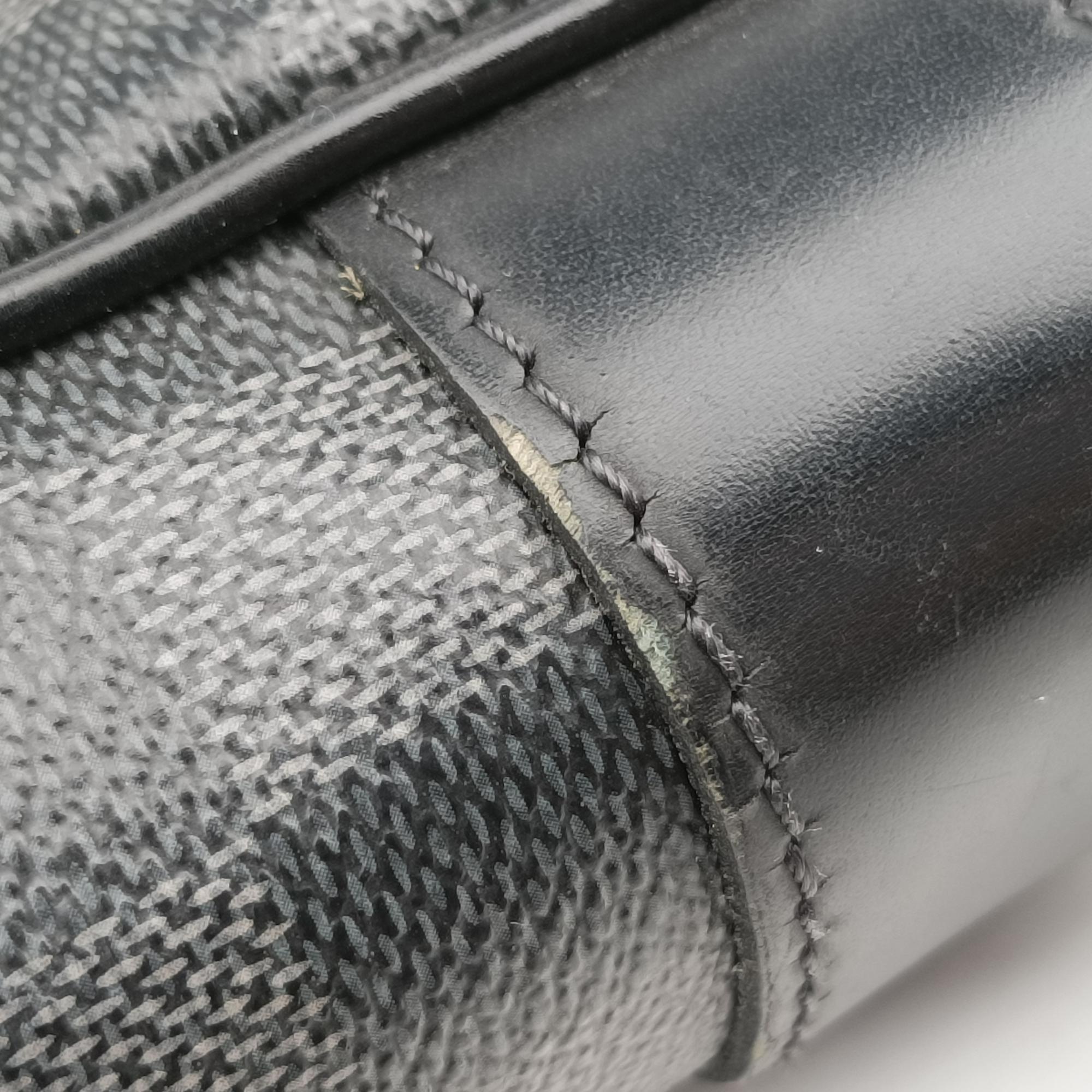 Secondhand Louis Vuitton TADAO Noir Damier Graphite N51192 shoulderbag | stylenewstar