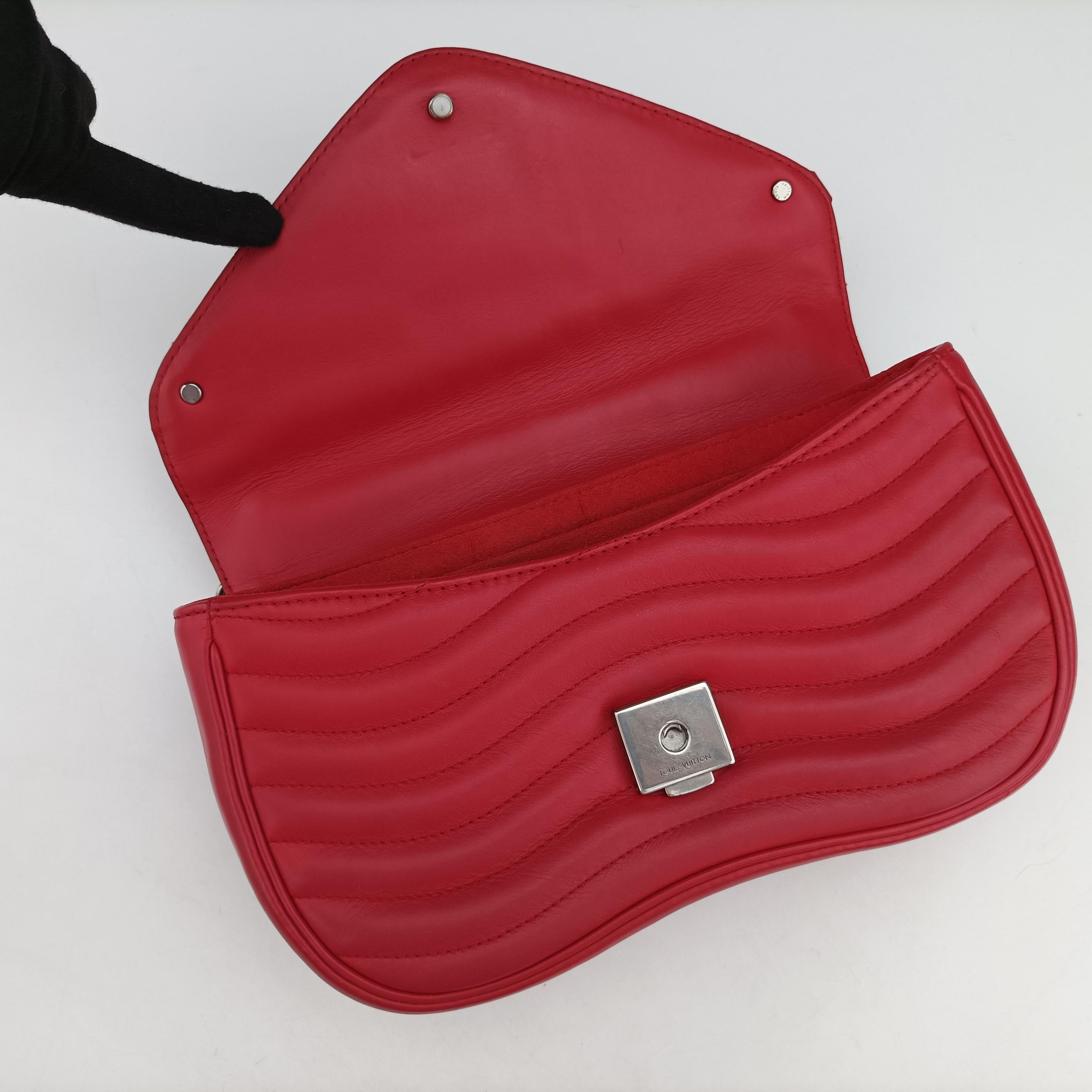 Pre-owned Louis Vuitton NEW WAVE Chain MM Ecarlate Leather M51943 shoulderbag | stylenewstar