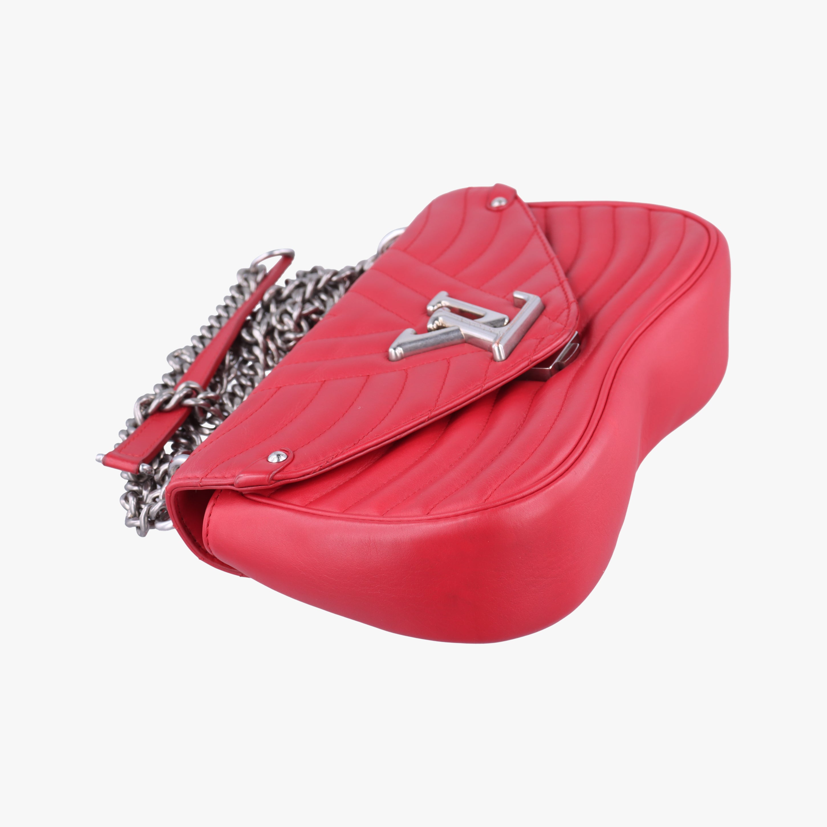 Pre-owned Louis Vuitton NEW WAVE Chain MM Ecarlate Leather M51943 shoulderbag | stylenewstar