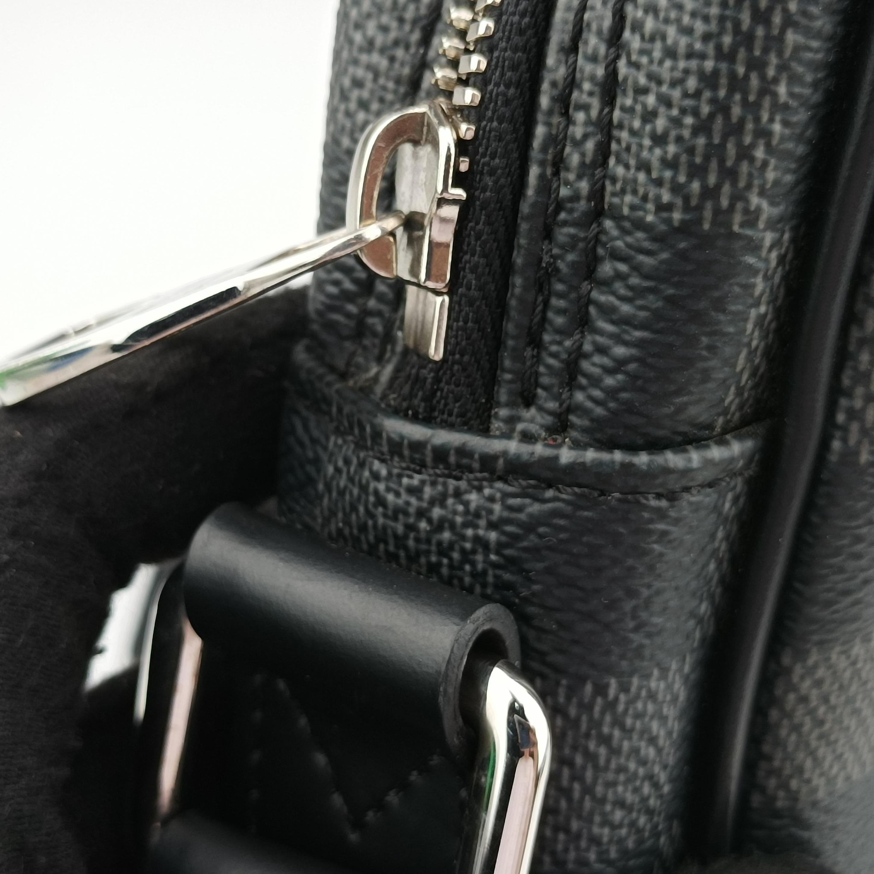Pre-owned Louis Vuitton DAYTON PM Noir Damier Graphite N41408 shoulderbag | stylenewstar