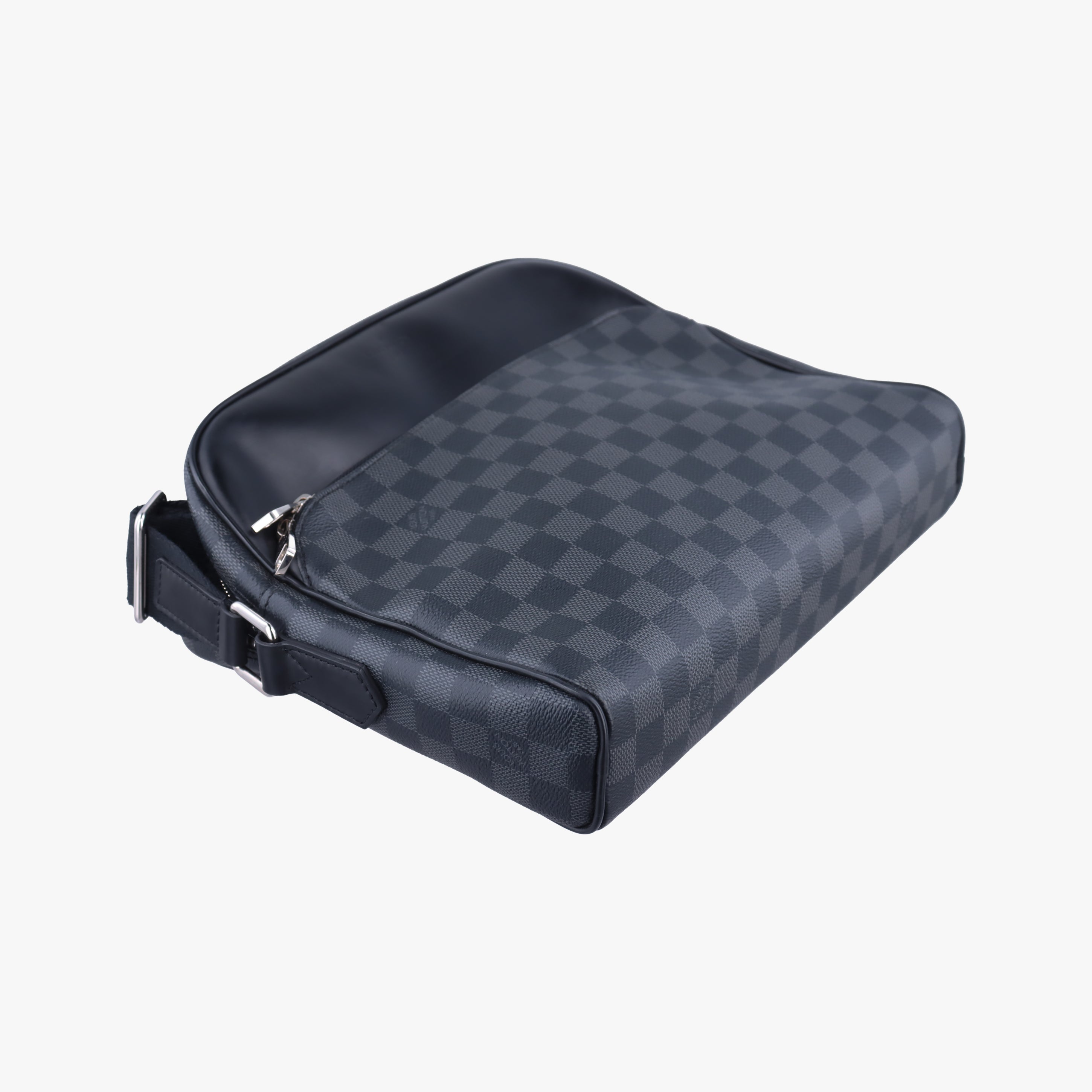 Pre-owned Louis Vuitton DAYTON PM Noir Damier Graphite N41408 shoulderbag | stylenewstar