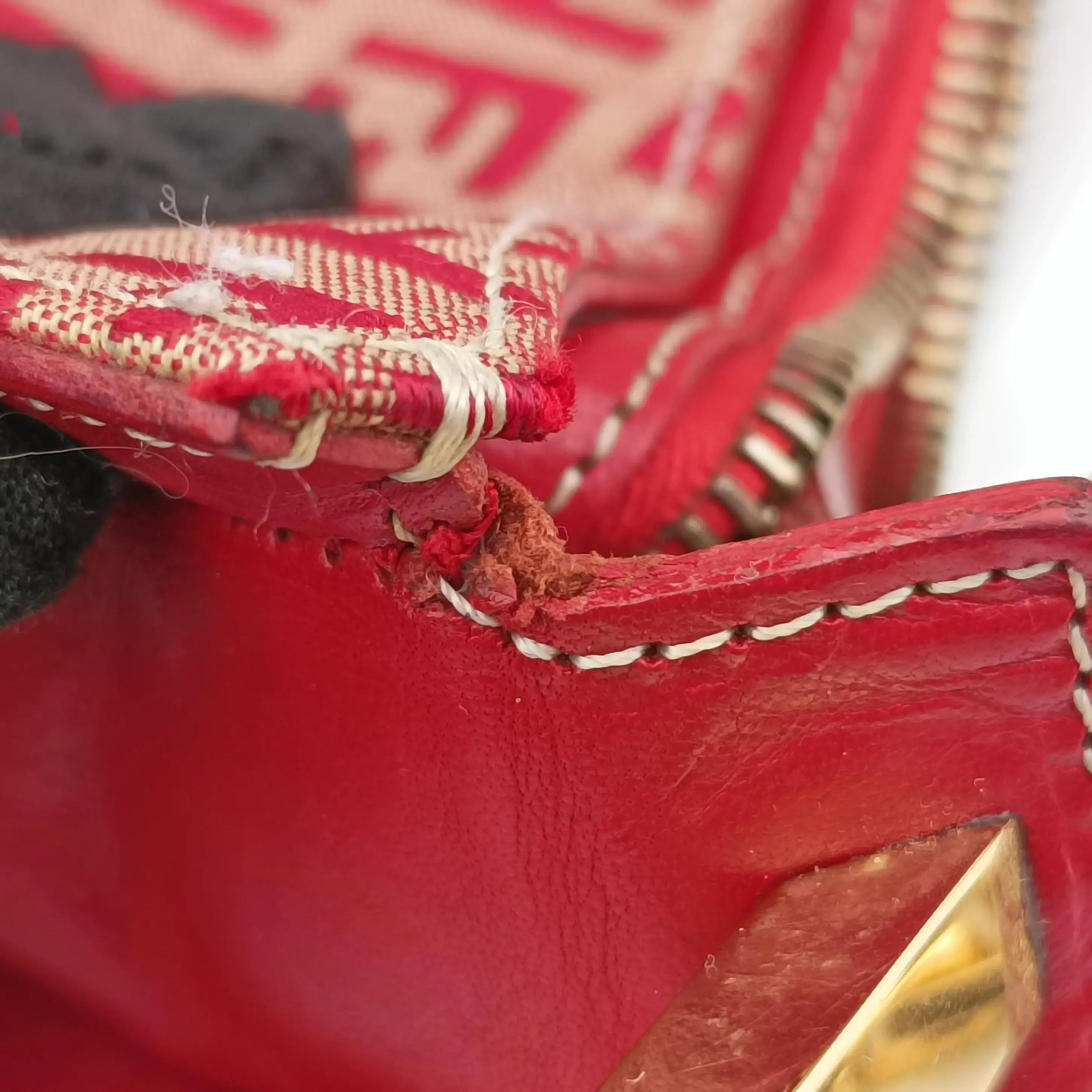 Pre-owned Fendi Zucchino Red canvas 831660 shoulderbag | stylenewstar