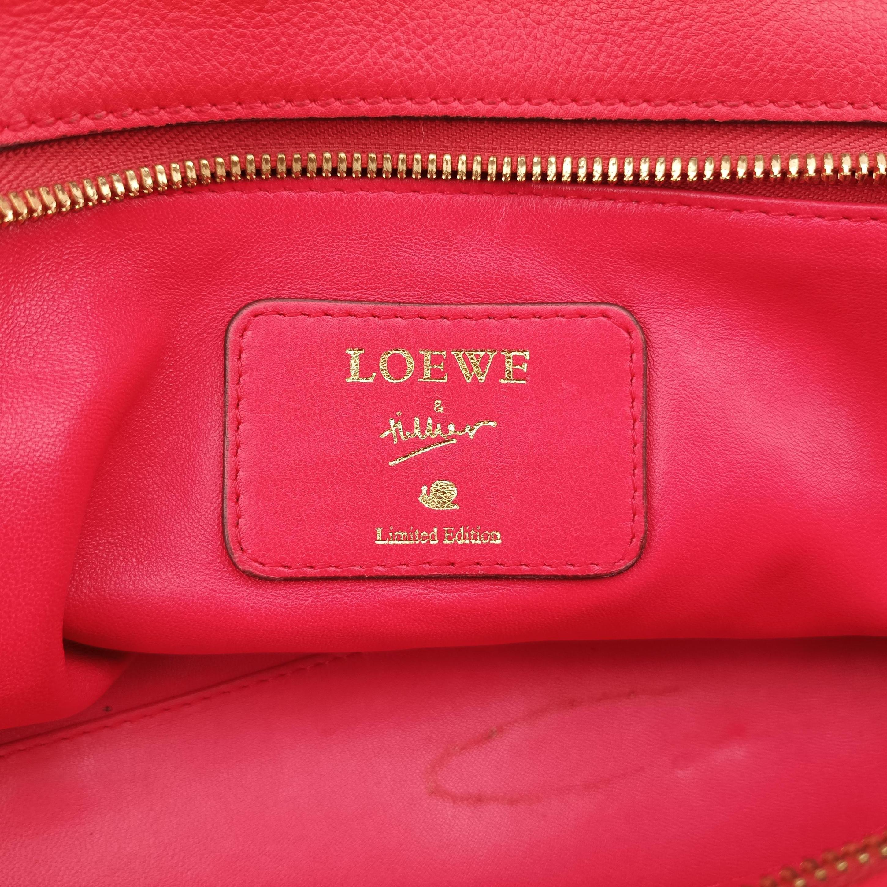 Secondhand Loewe Amazona36 Red Leather  handbag | stylenewstar