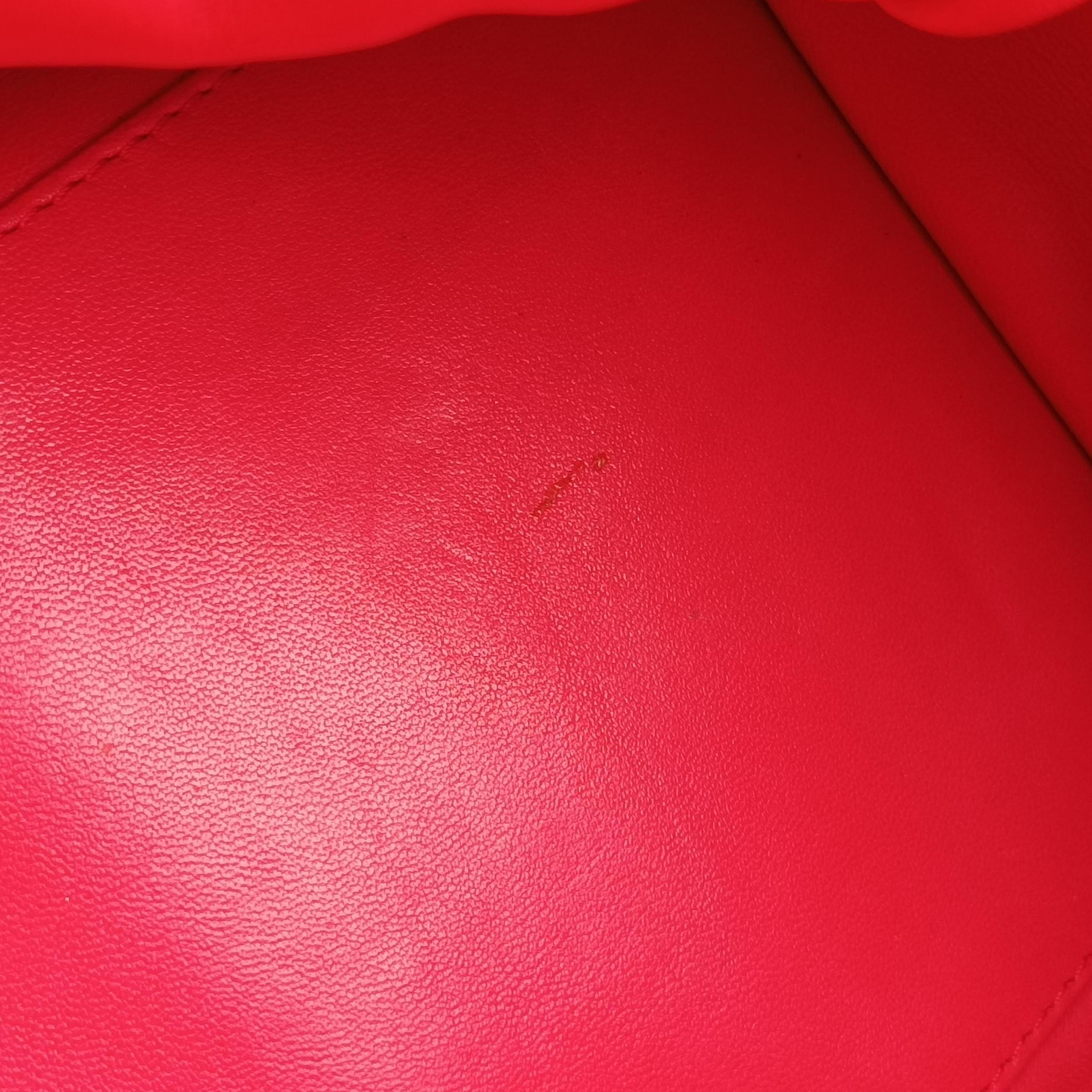 Secondhand Loewe Amazona36 Red Leather  handbag | stylenewstar