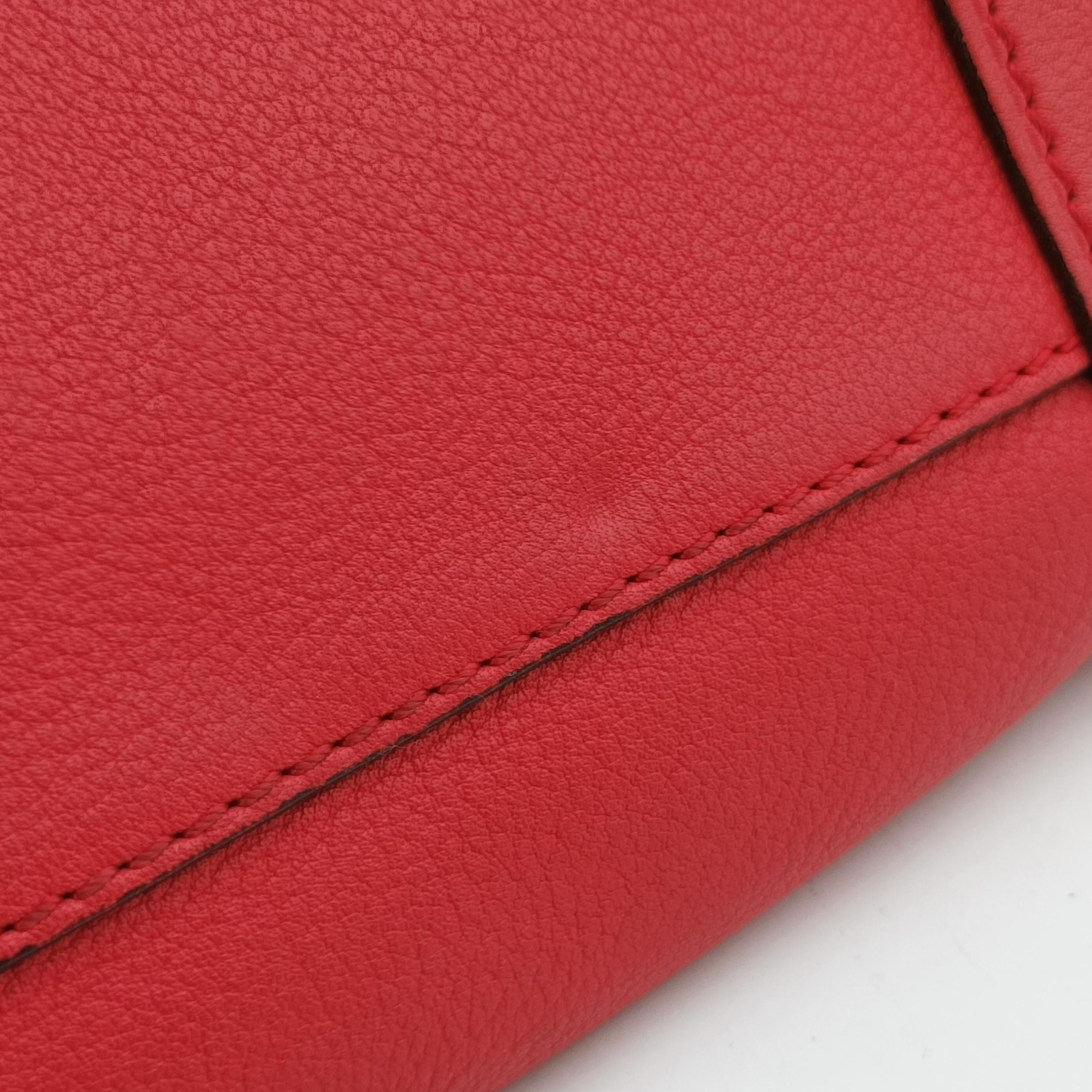 Secondhand Loewe Amazona36 Red Leather  handbag | stylenewstar