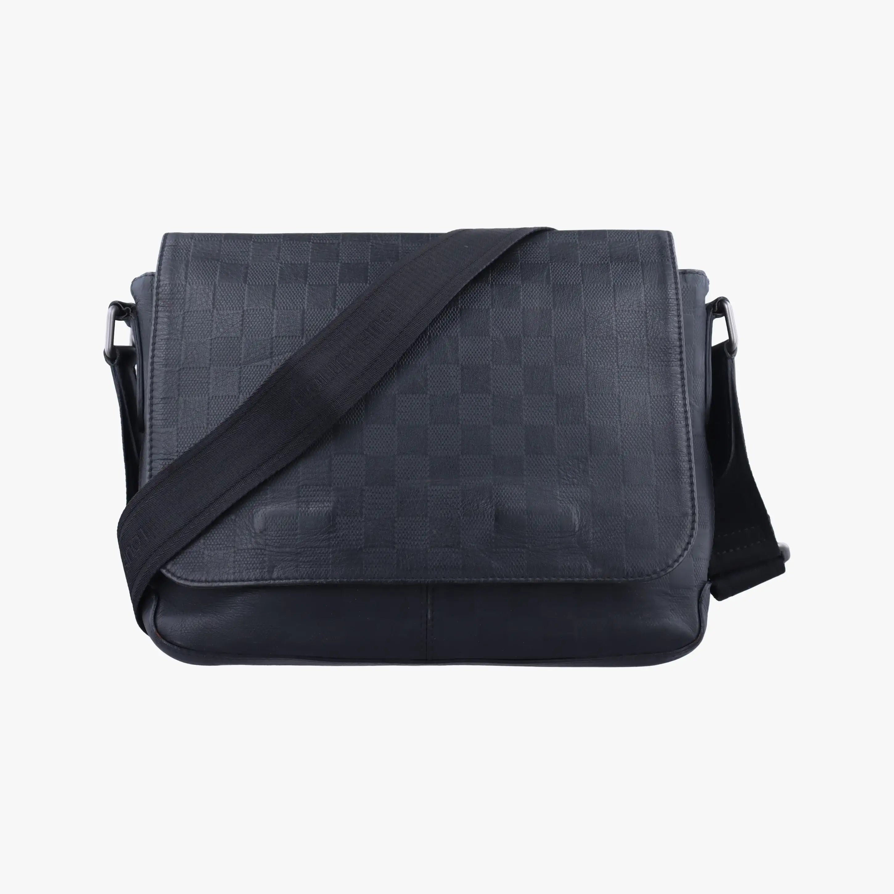 Secondhand Louis Vuitton District PM Messenger Black Damier Infini Leather N41286 shoulderbag | stylenewstar