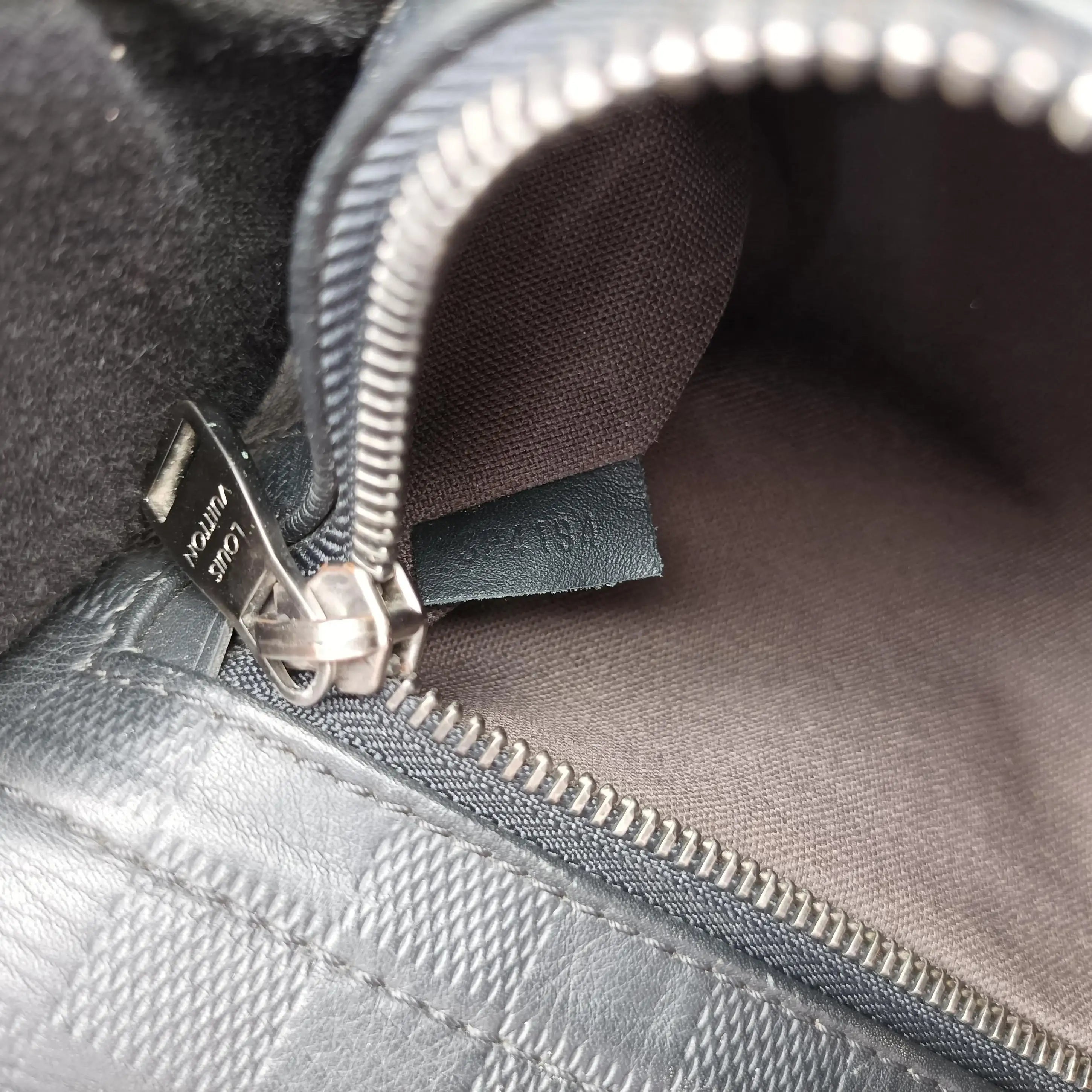 Secondhand Louis Vuitton District PM Messenger Black Damier Infini Leather N41286 shoulderbag | stylenewstar