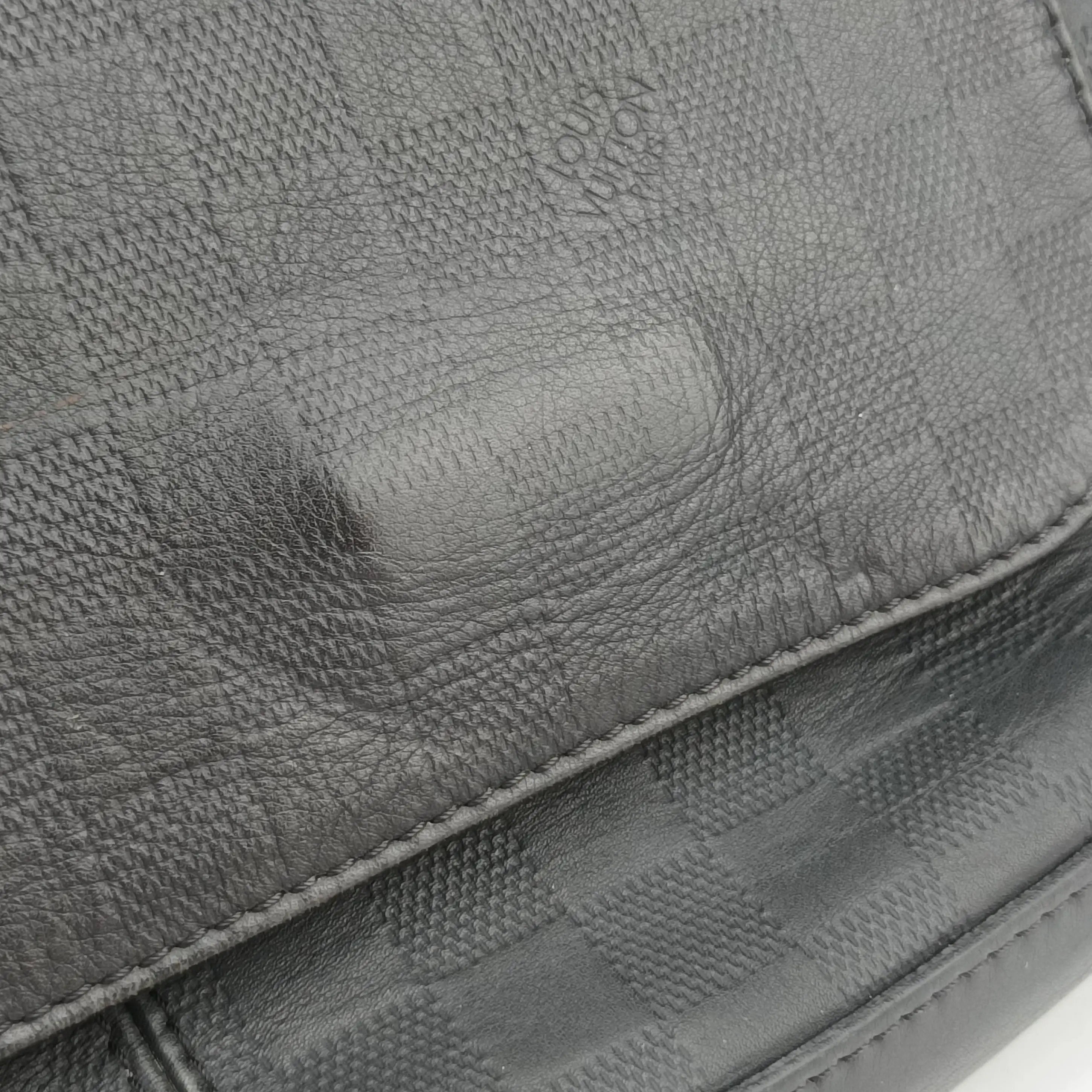 Secondhand Louis Vuitton District PM Messenger Black Damier Infini Leather N41286 shoulderbag | stylenewstar