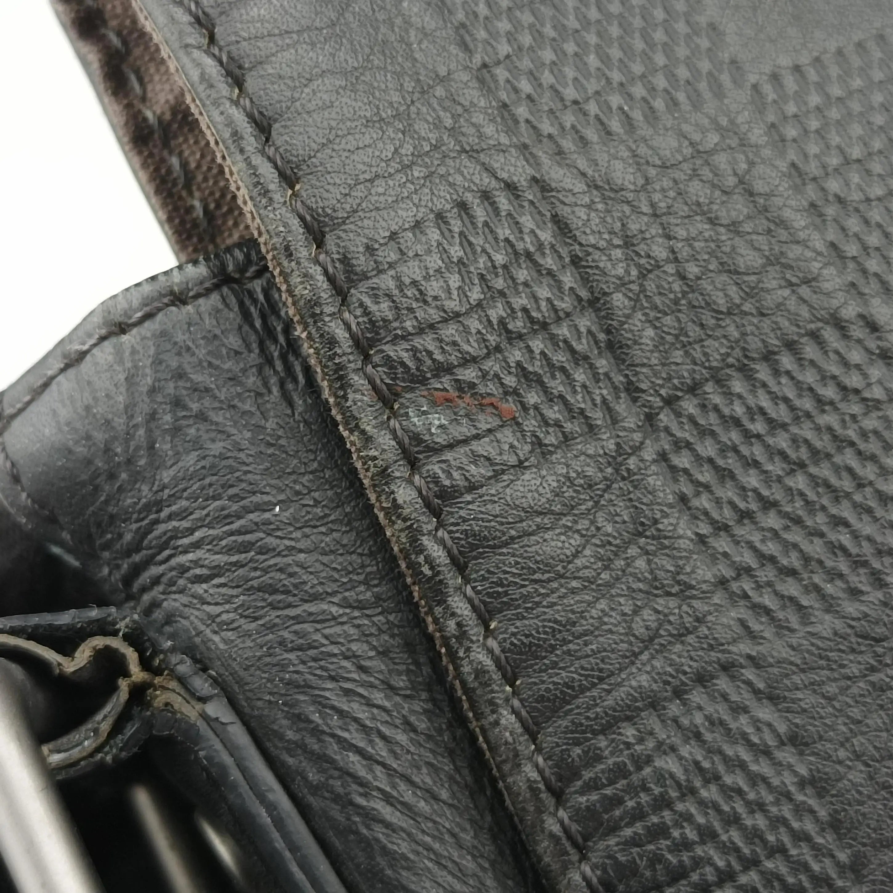Secondhand Louis Vuitton District PM Messenger Black Damier Infini Leather N41286 shoulderbag | stylenewstar