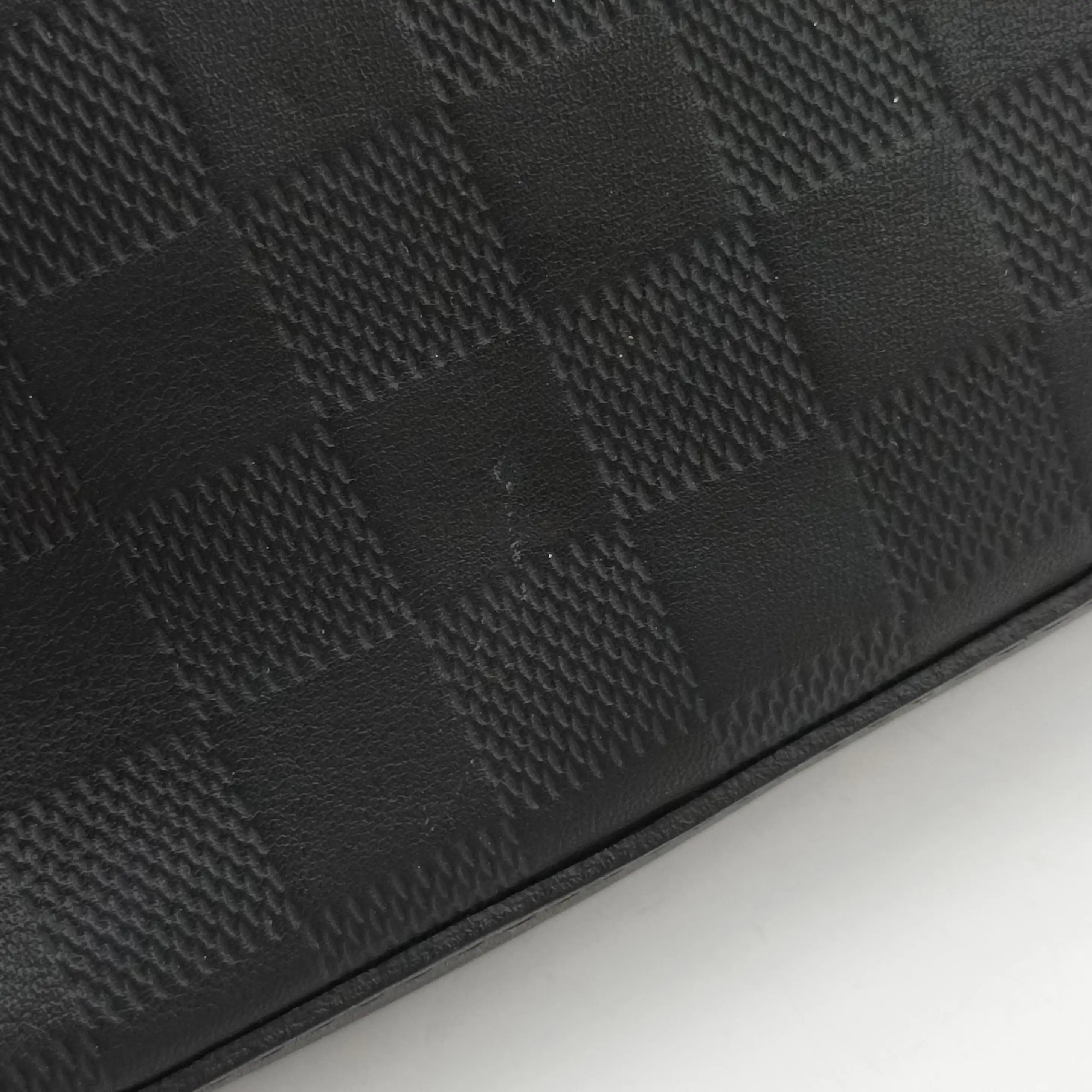 Secondhand Louis Vuitton District PM Messenger Black Damier Infini Leather N41286 shoulderbag | stylenewstar