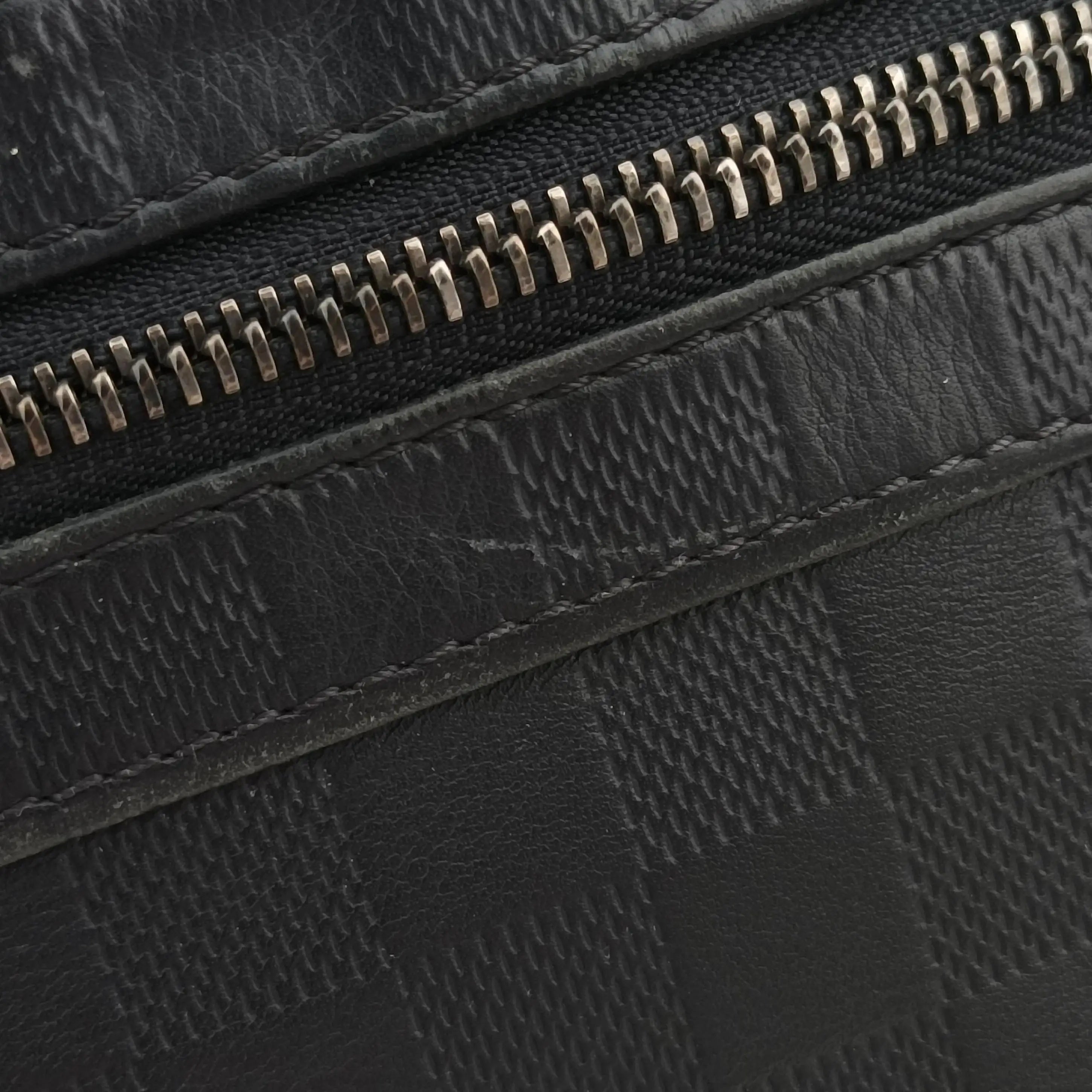 Secondhand Louis Vuitton District PM Messenger Black Damier Infini Leather N41286 shoulderbag | stylenewstar