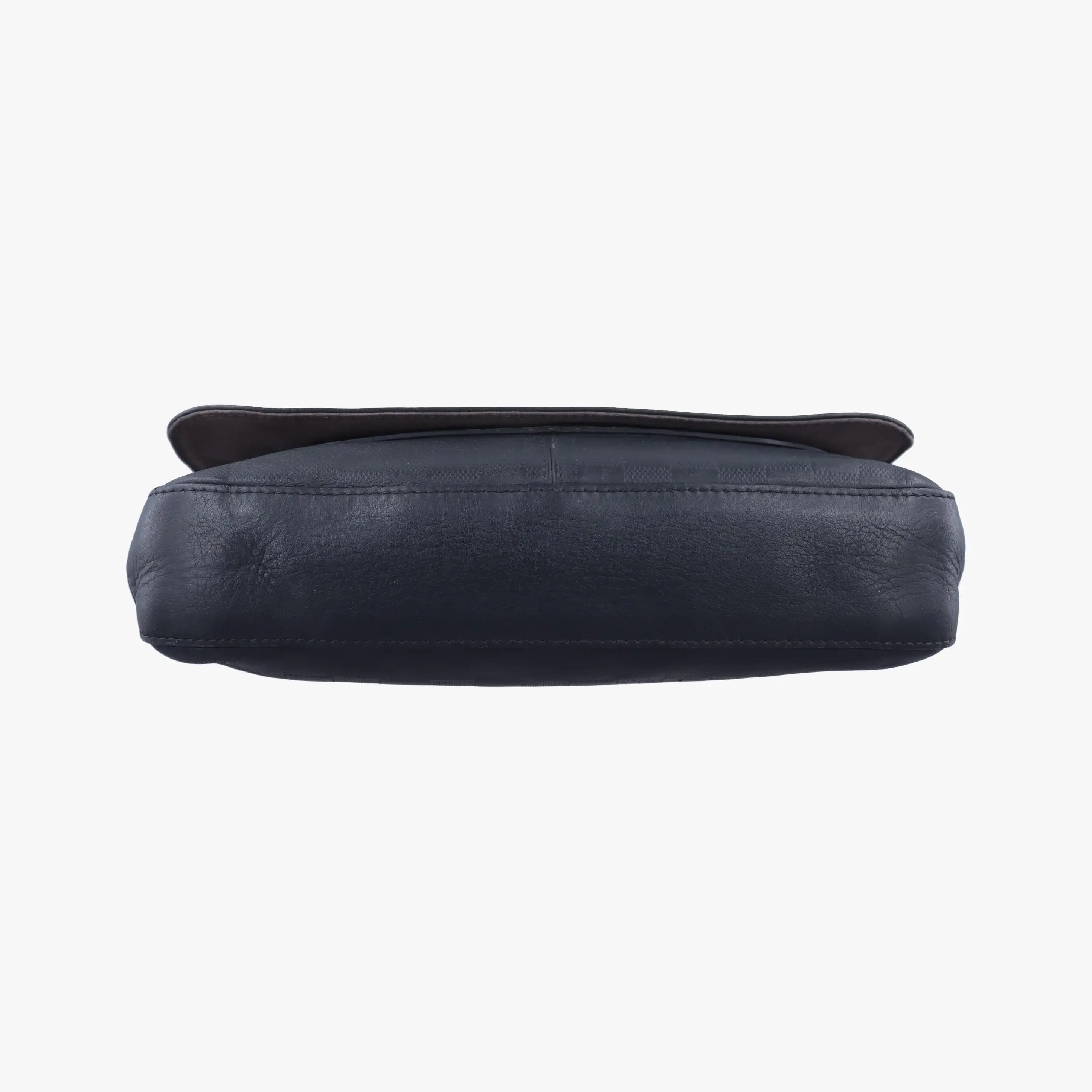 Secondhand Louis Vuitton District PM Messenger Black Damier Infini Leather N41286 shoulderbag | stylenewstar