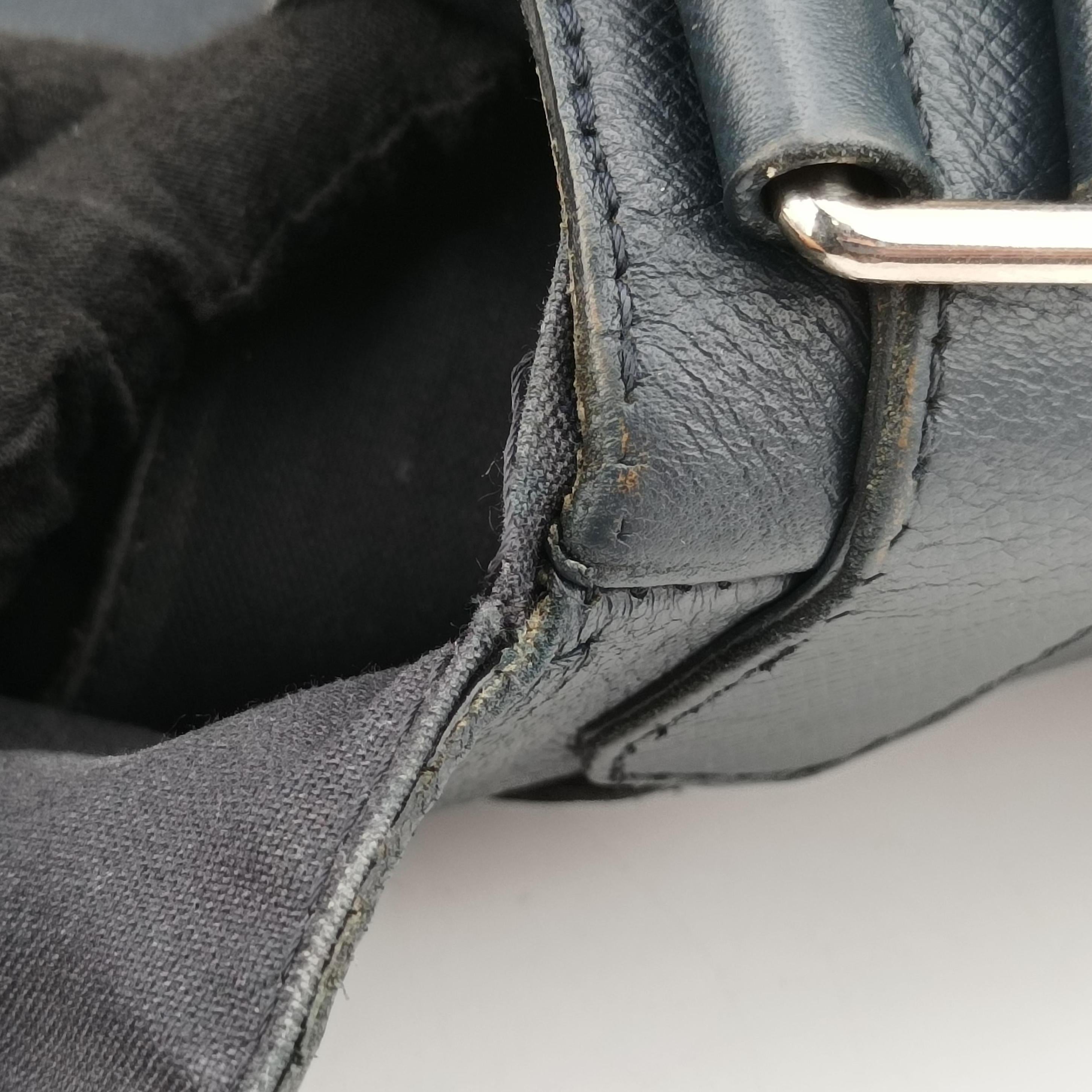 Secondhand Louis Vuitton Taiga Roman MM Messenger Navy Taiga M32624 shoulderbag | stylenewstar
