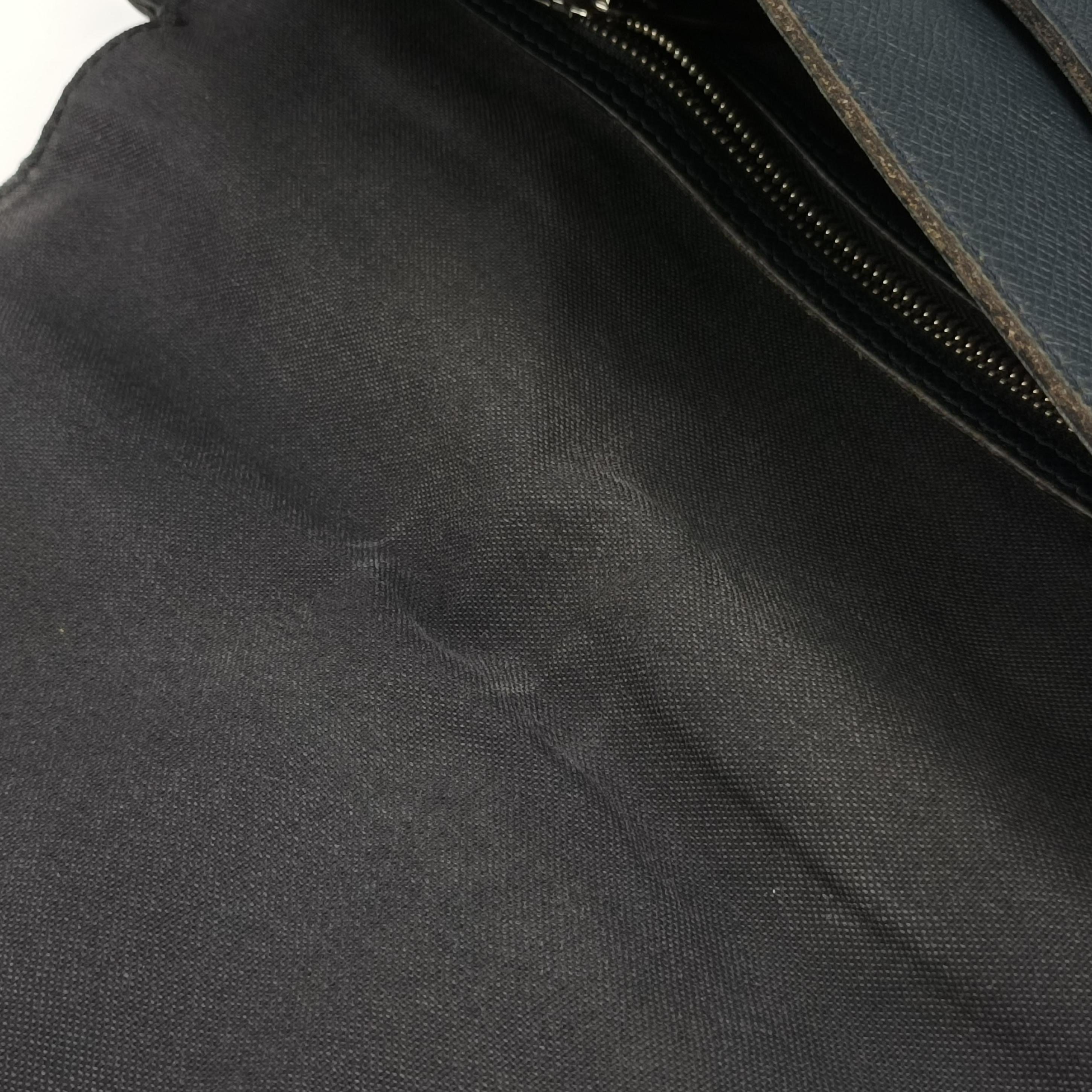 Secondhand Louis Vuitton Taiga Roman MM Messenger Navy Taiga M32624 shoulderbag | stylenewstar