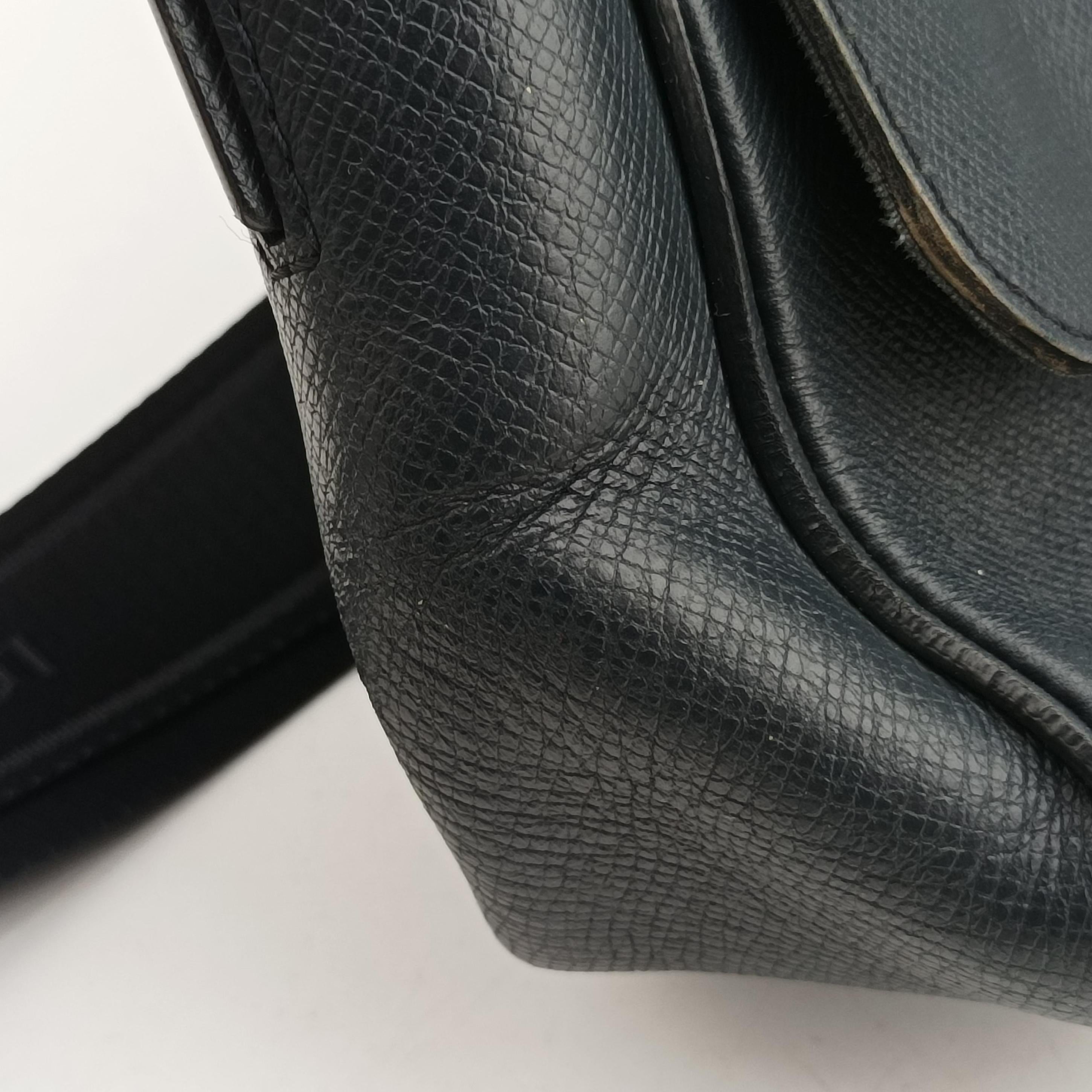 Secondhand Louis Vuitton Taiga Roman MM Messenger Navy Taiga M32624 shoulderbag | stylenewstar