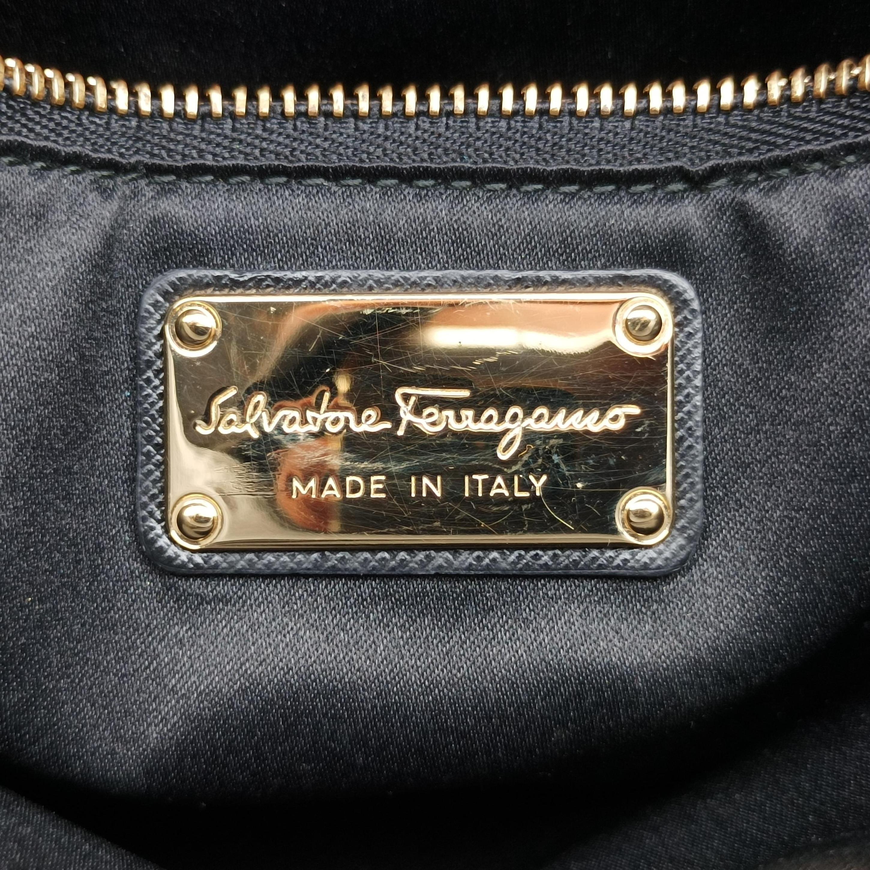 Vintage Ferragamo Tracy Vara Black leather  shoulderbag | stylenewstar