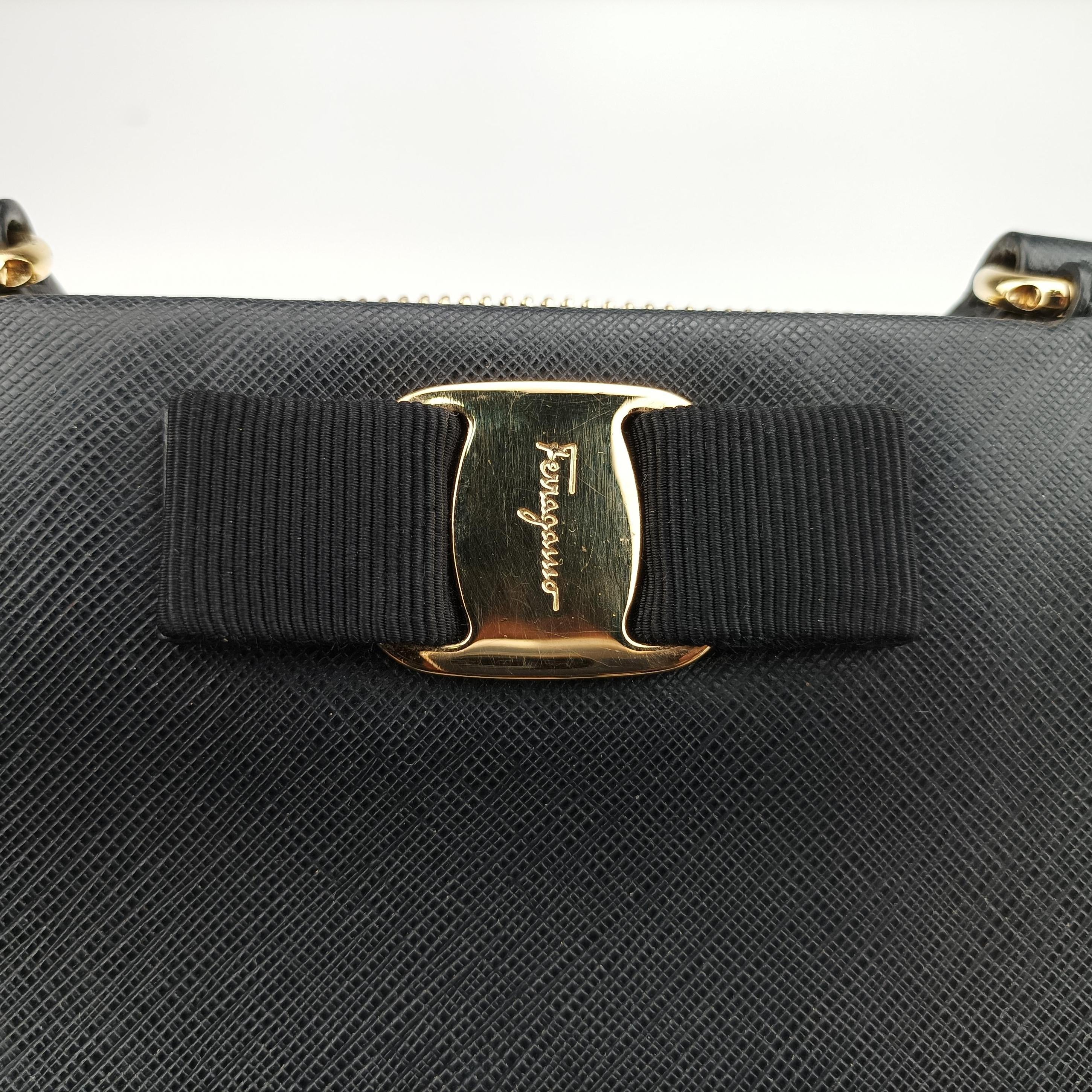 Vintage Ferragamo Tracy Vara Black leather  shoulderbag | stylenewstar
