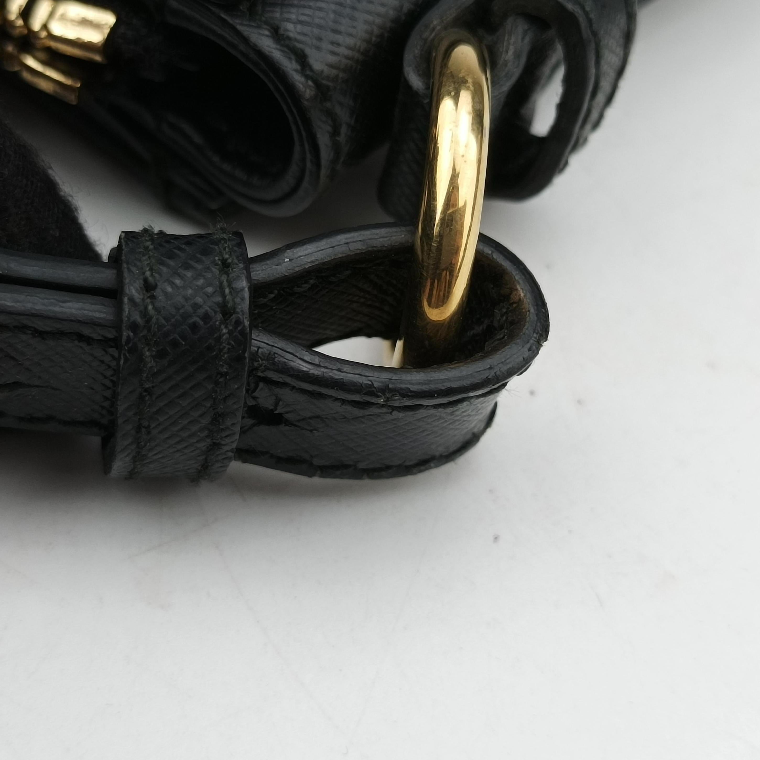 Vintage Ferragamo Tracy Vara Black leather  shoulderbag | stylenewstar