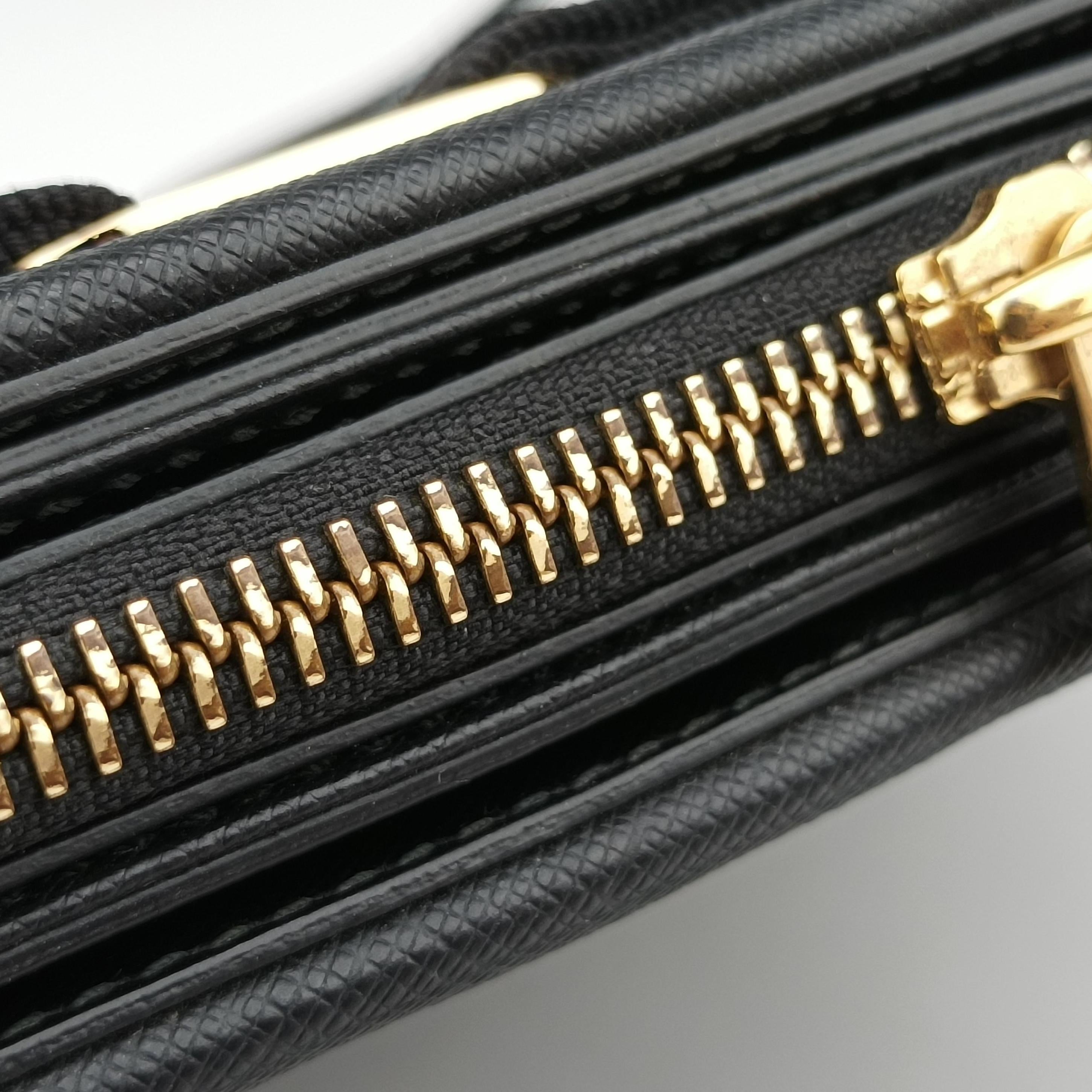 Vintage Ferragamo Tracy Vara Black leather  shoulderbag | stylenewstar