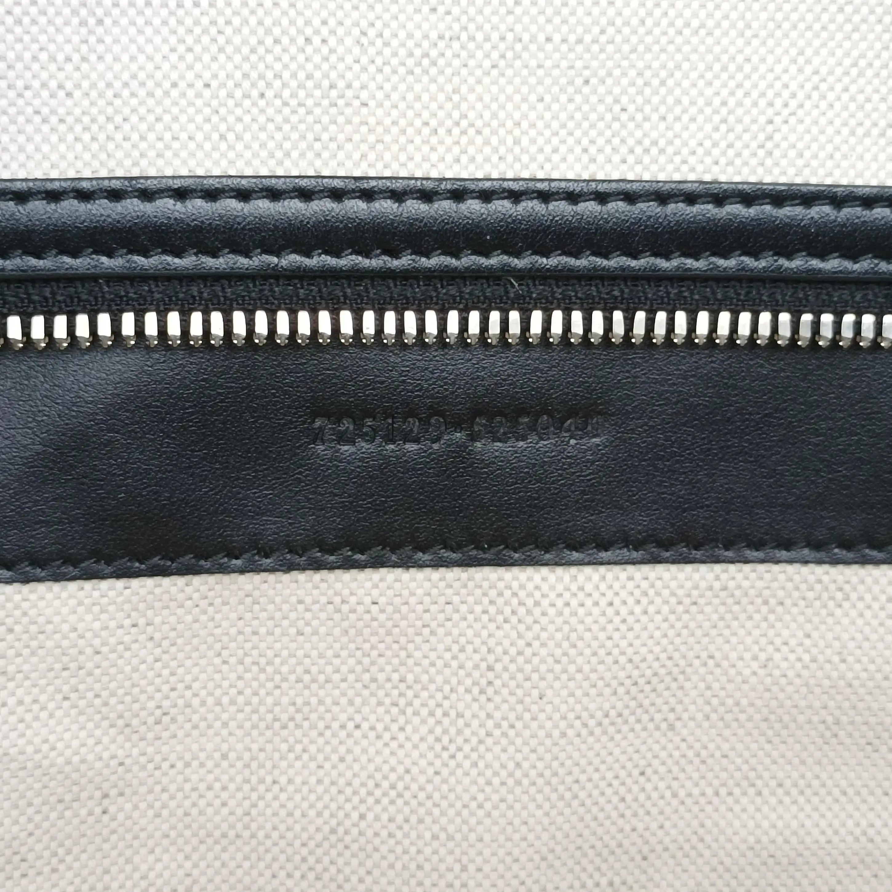 Pre-owned Gucci GG Embossed Black Leather 725129 shoulderbag | stylenewstar